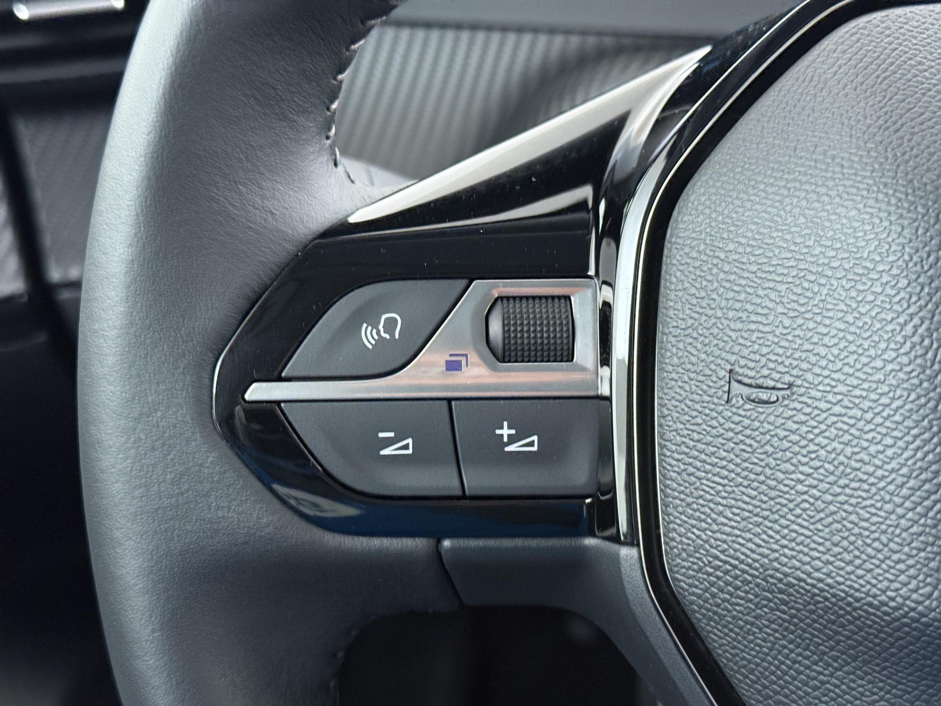 Peugeot e-2008 EV Active Pack 50 kWh 21