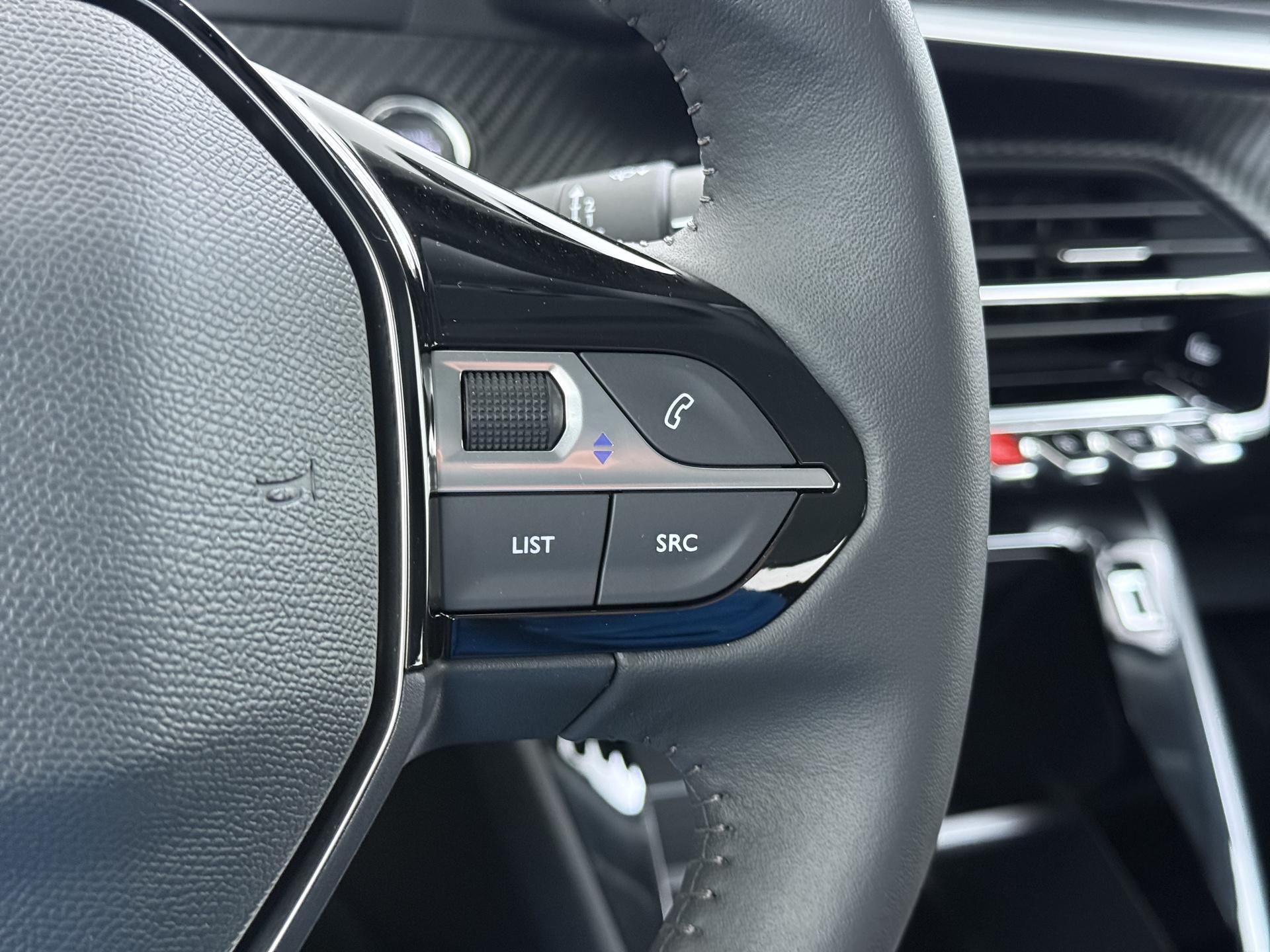 Peugeot e-2008 EV Active Pack 50 kWh 22