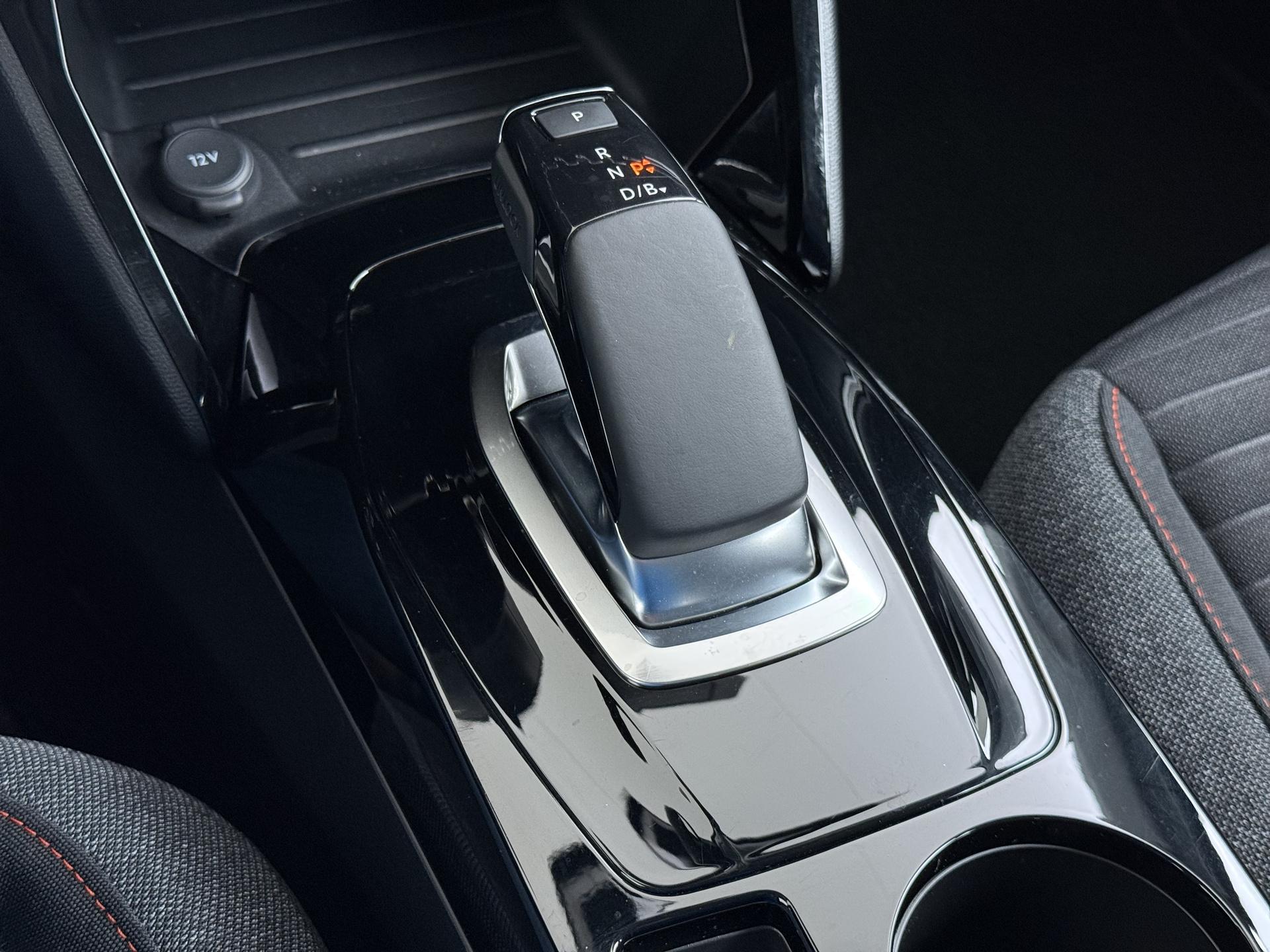 Peugeot e-2008 EV Active Pack 50 kWh 31