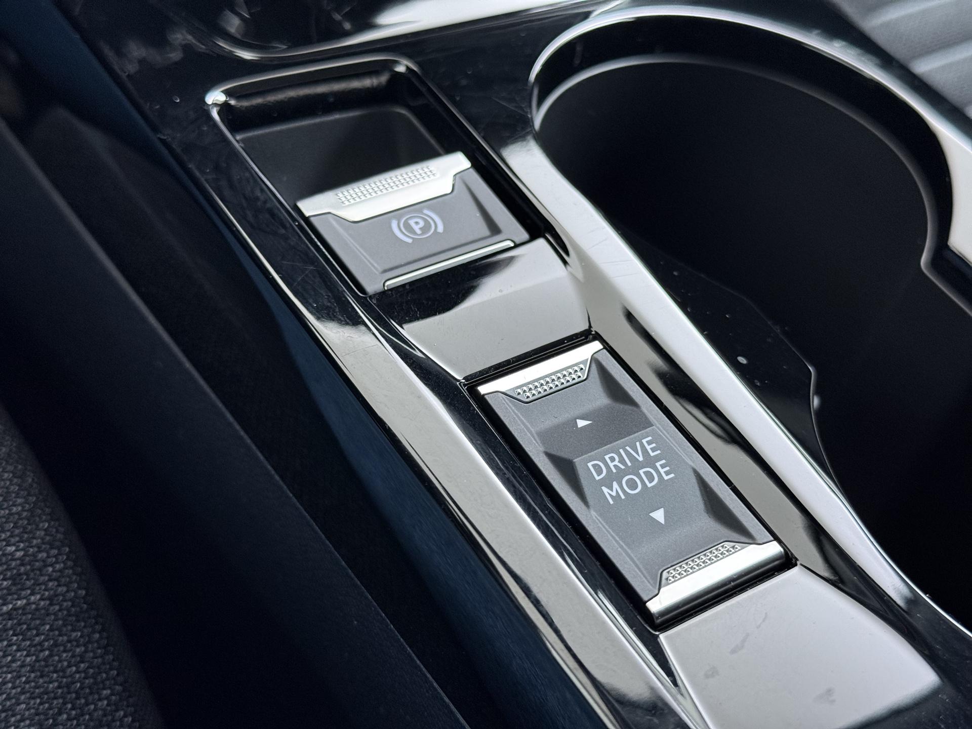 Peugeot e-2008 EV Active Pack 50 kWh 32