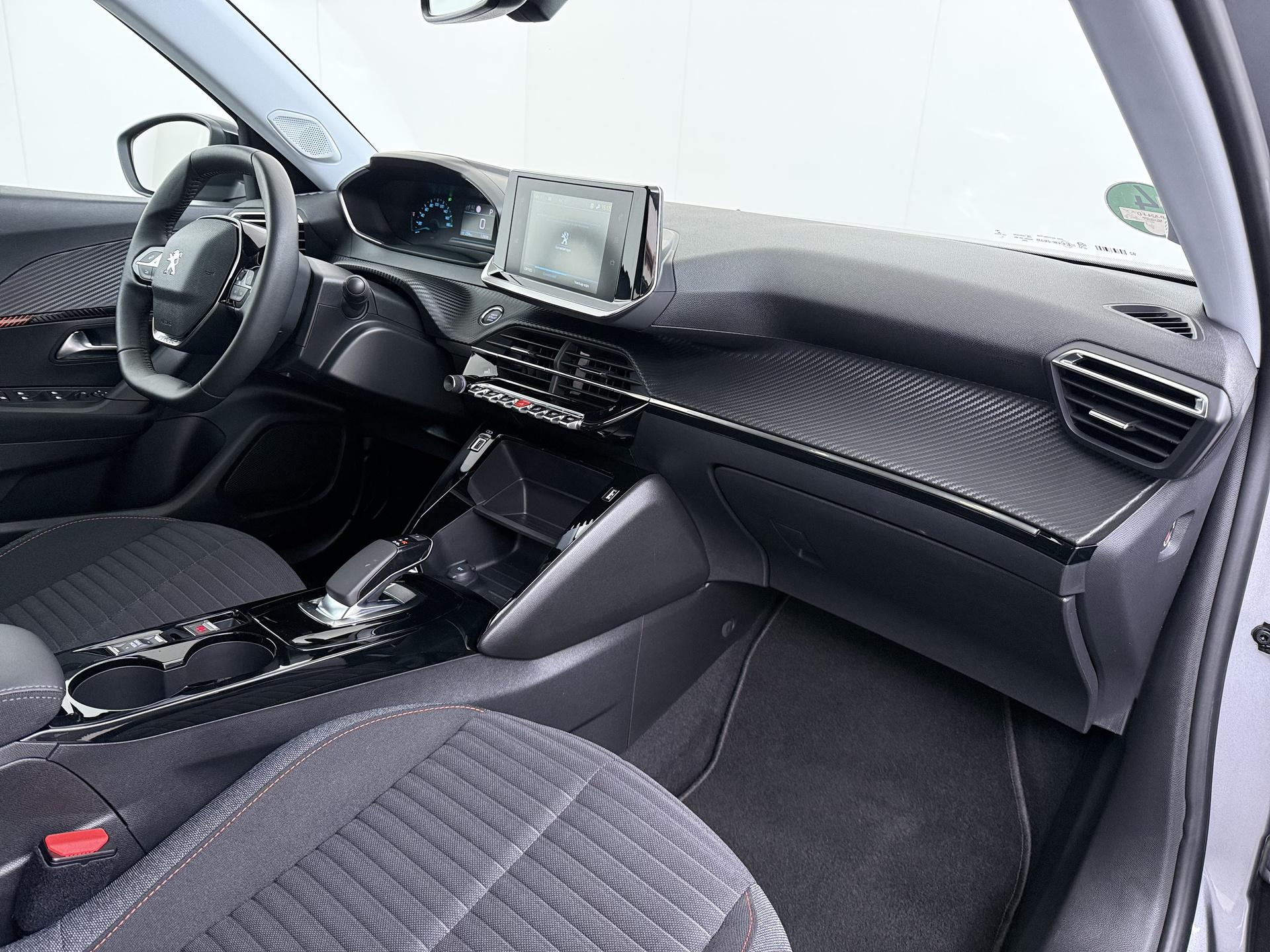 Peugeot e-2008 EV Active Pack 50 kWh 33