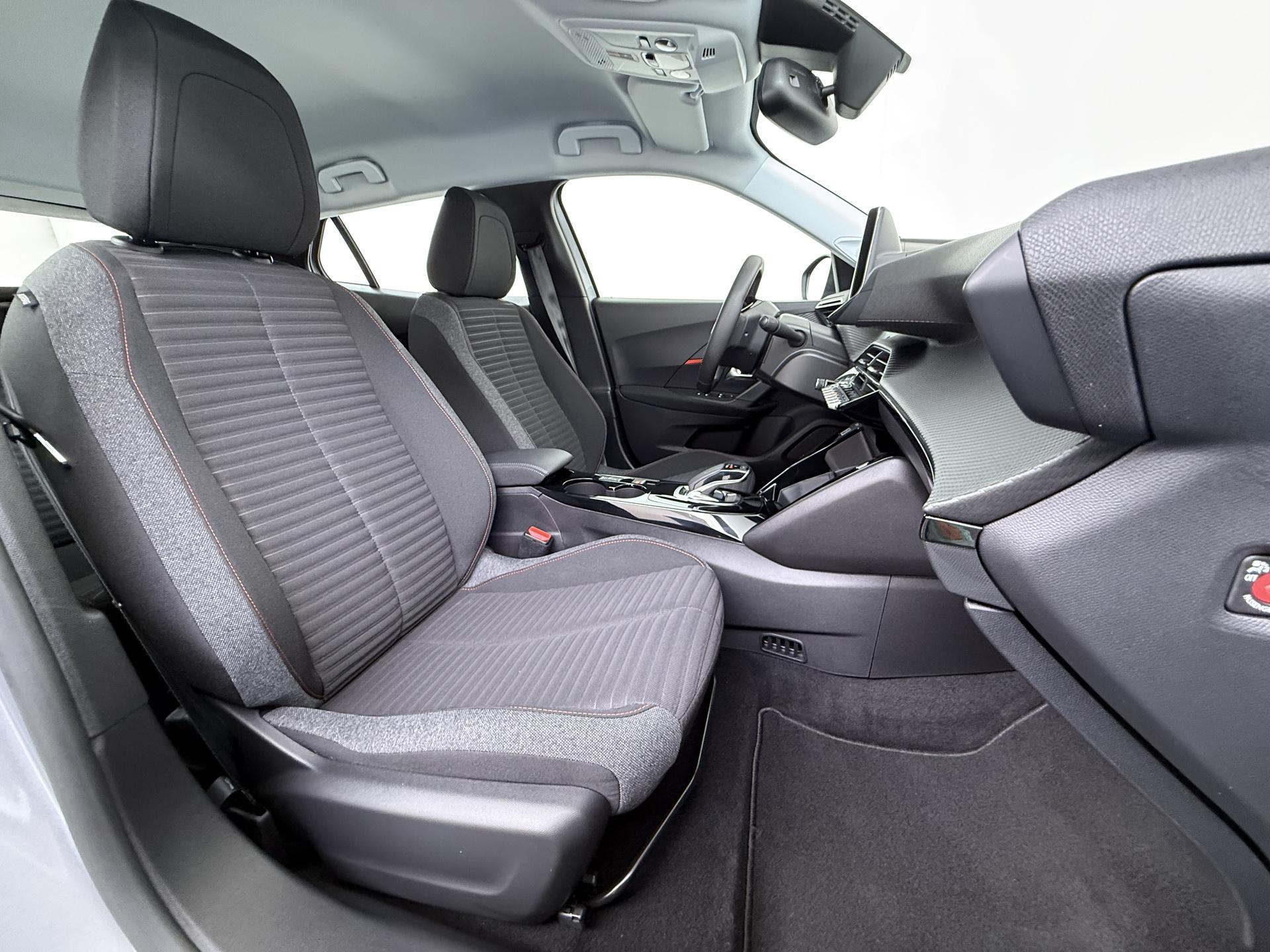 Peugeot e-2008 EV Active Pack 50 kWh 34