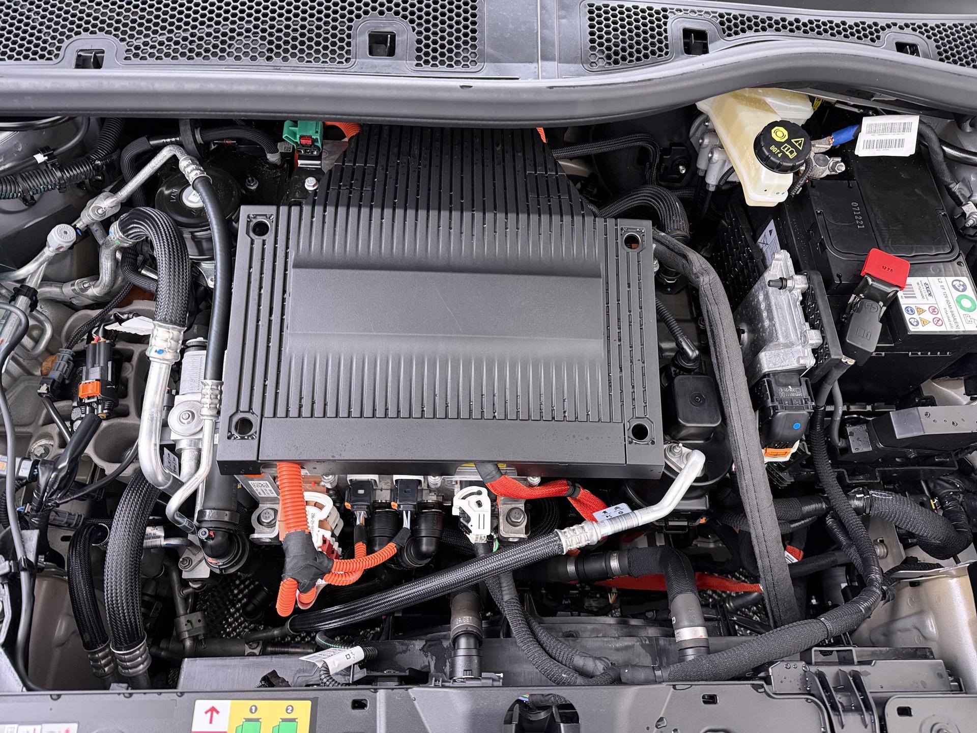 Peugeot e-2008 EV Active Pack 50 kWh 9