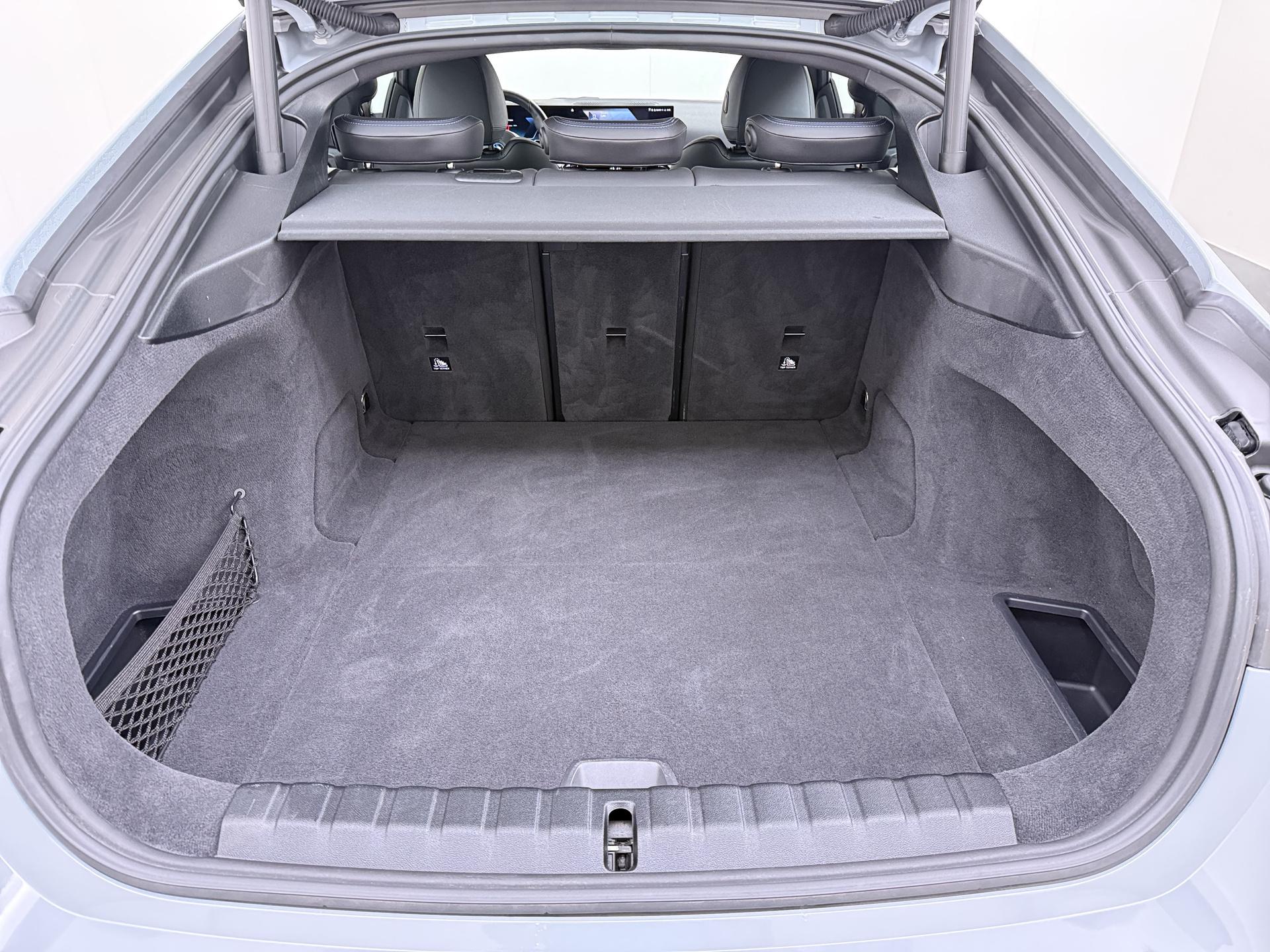 BMW i4 eDrive40 84 kWh 6