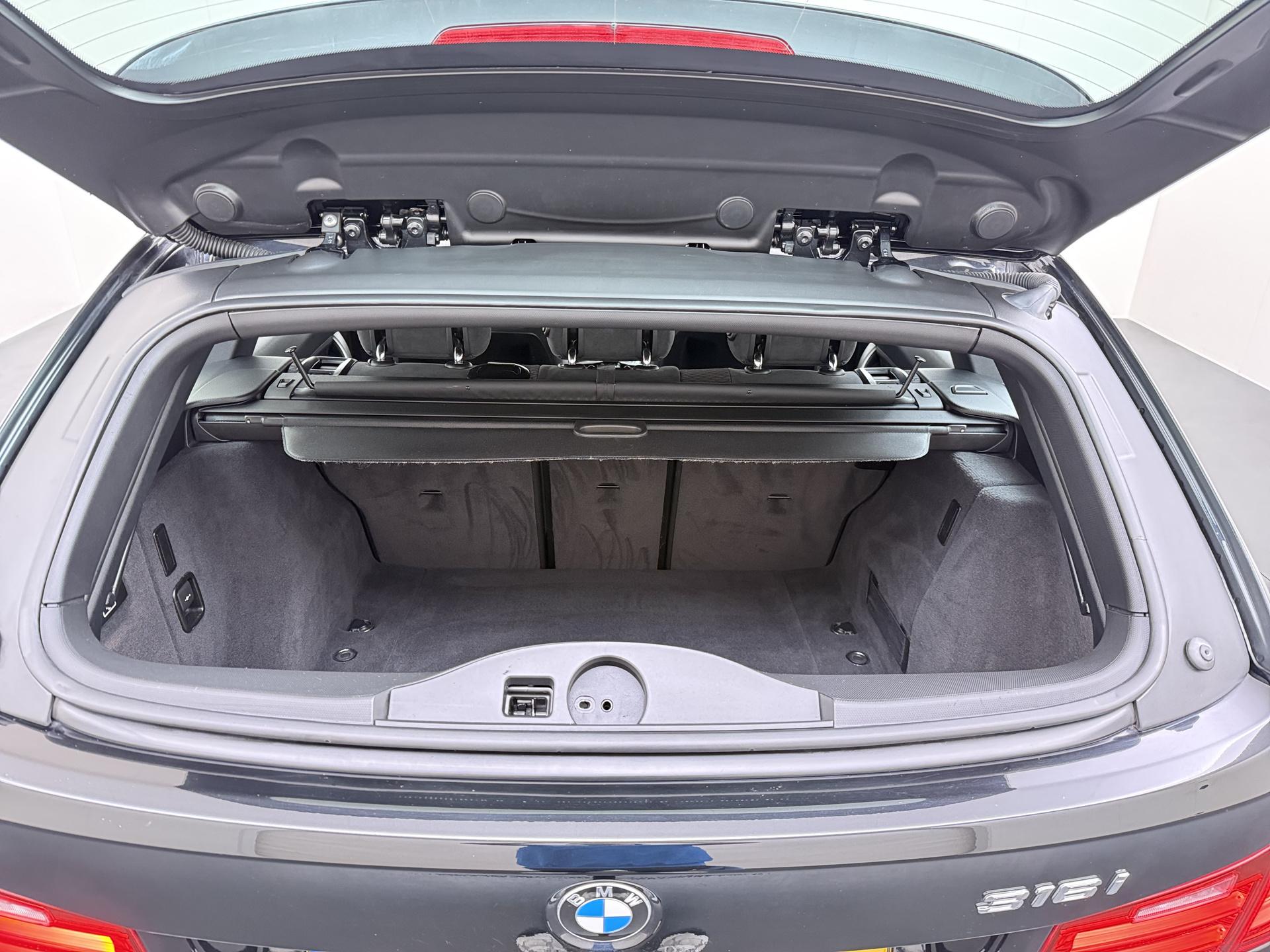 BMW 3-serie Touring 316i Executive 9