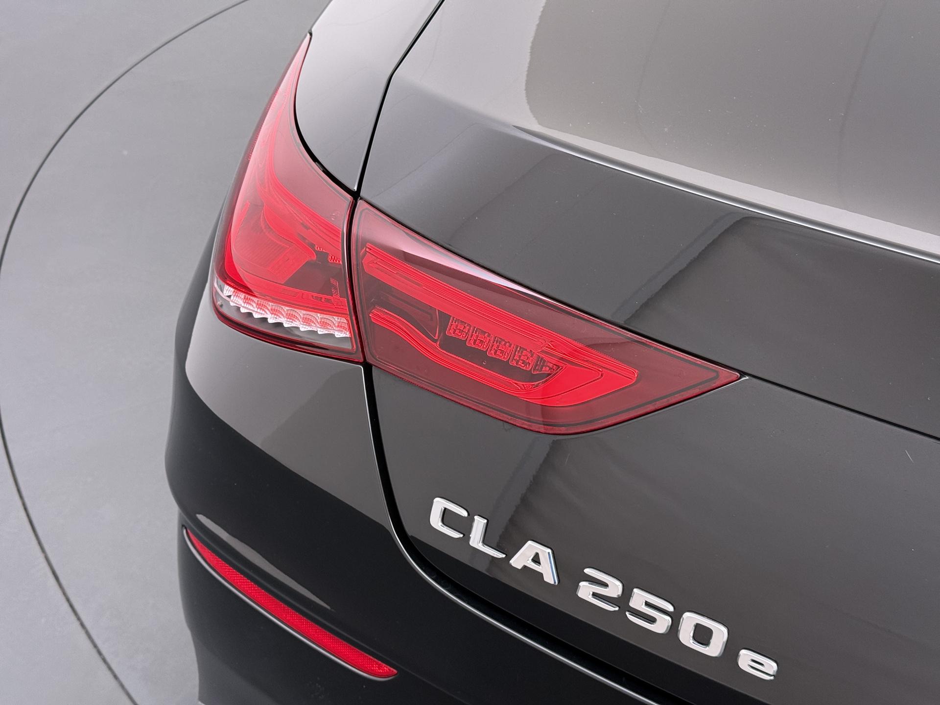 Mercedes-Benz CLA-klasse 250 e AMG Line 15