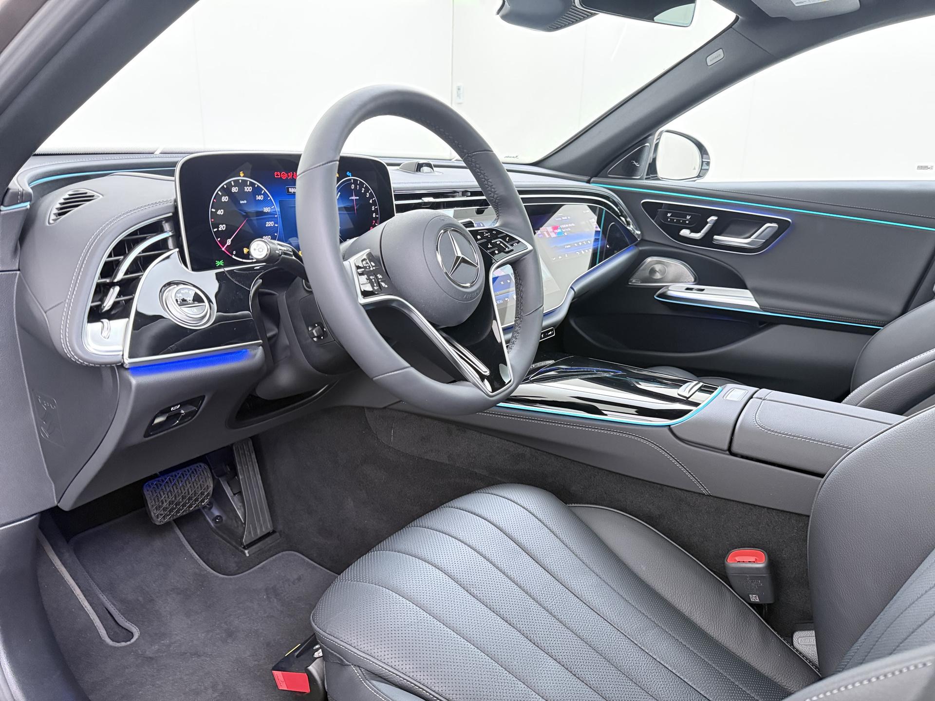 Mercedes-Benz E-klasse 300 e 4MATIC Exclusive Line 1