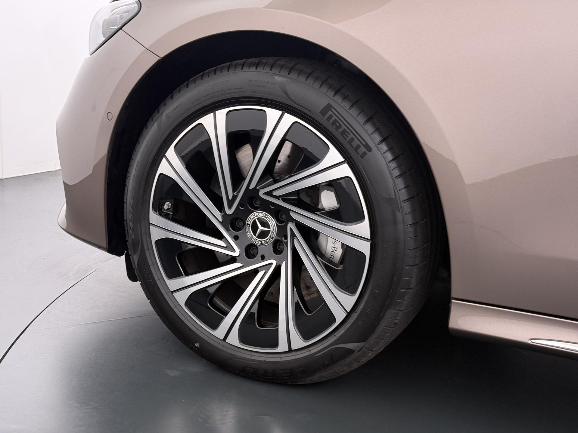 Mercedes-Benz E-klasse 300 e 4MATIC Exclusive Line 18