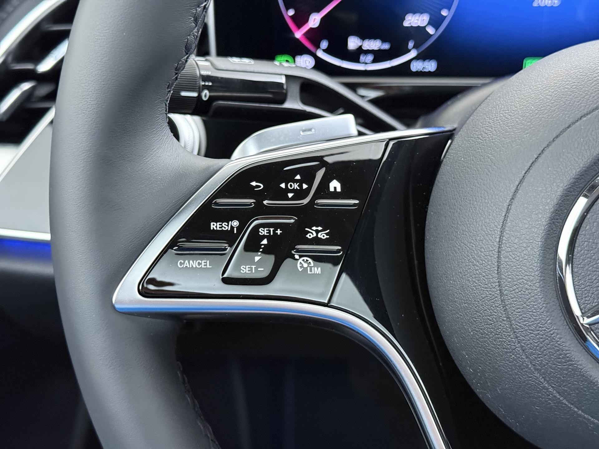 Mercedes-Benz E-klasse 300 e 4MATIC Exclusive Line 33