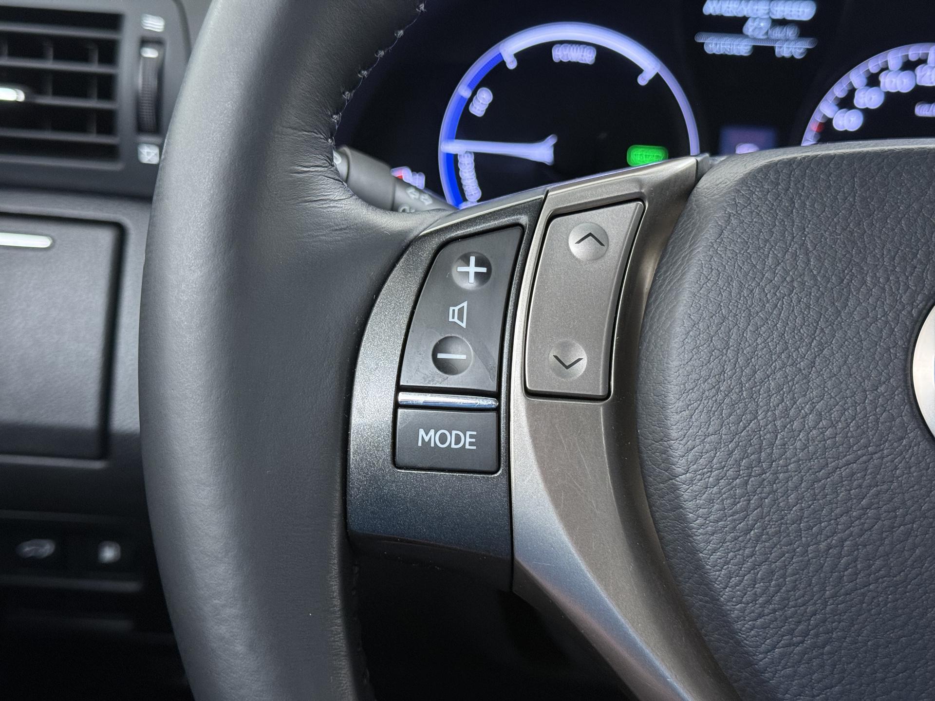 Lexus RX 450h 4WD Comfort Line 26