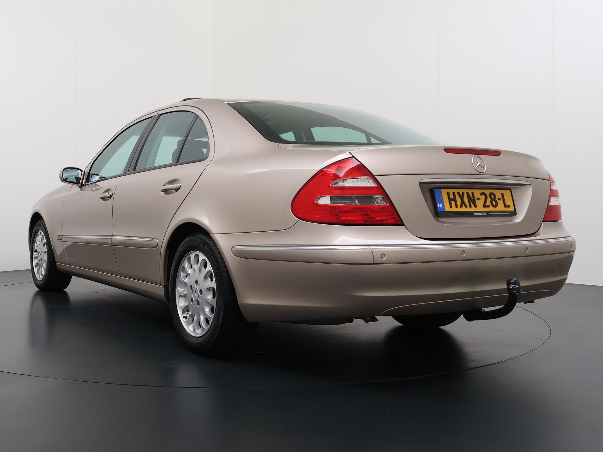Mercedes-Benz E-klasse 240 Classic 1