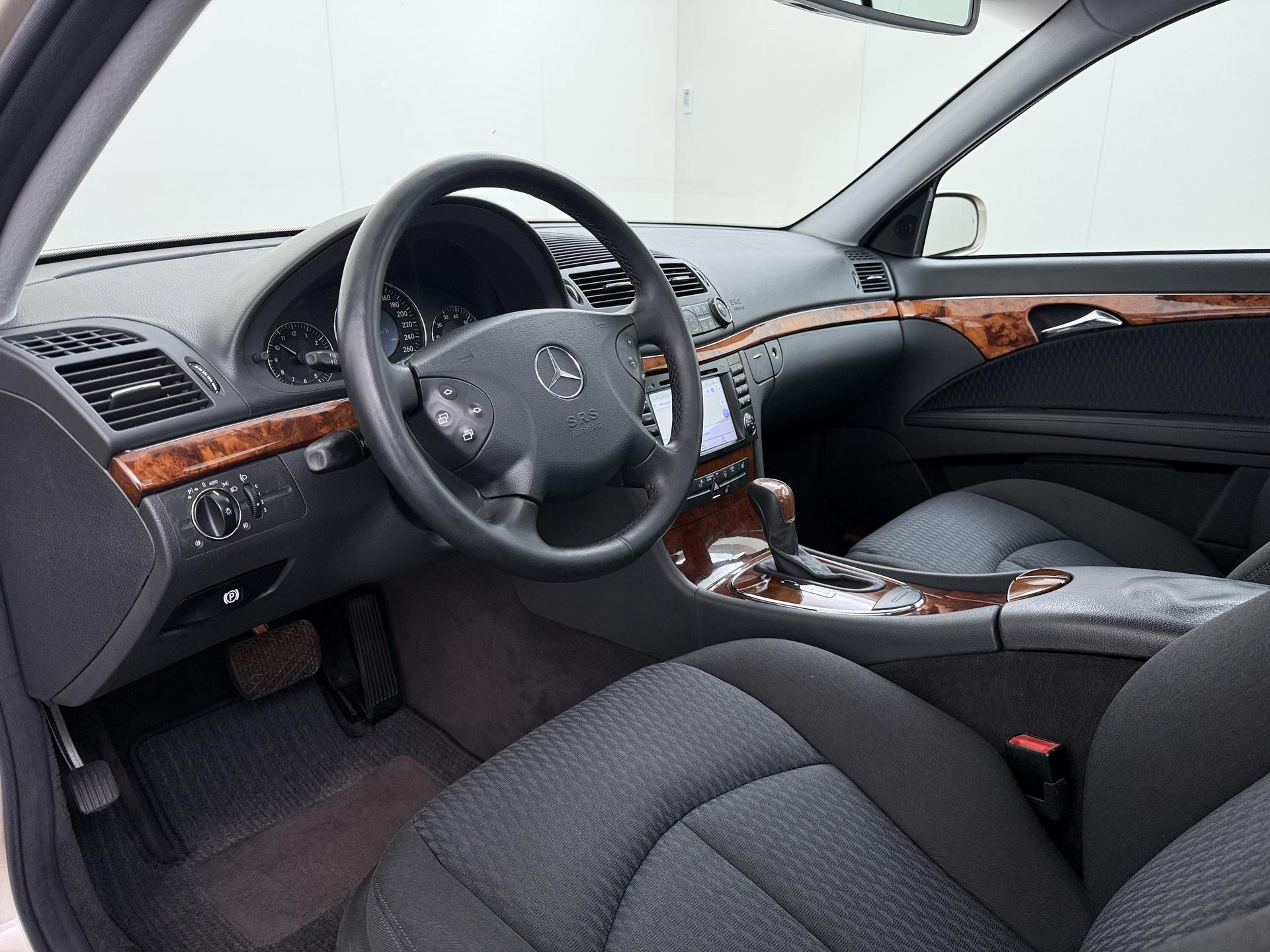 Mercedes-Benz E-klasse 240 Classic 12