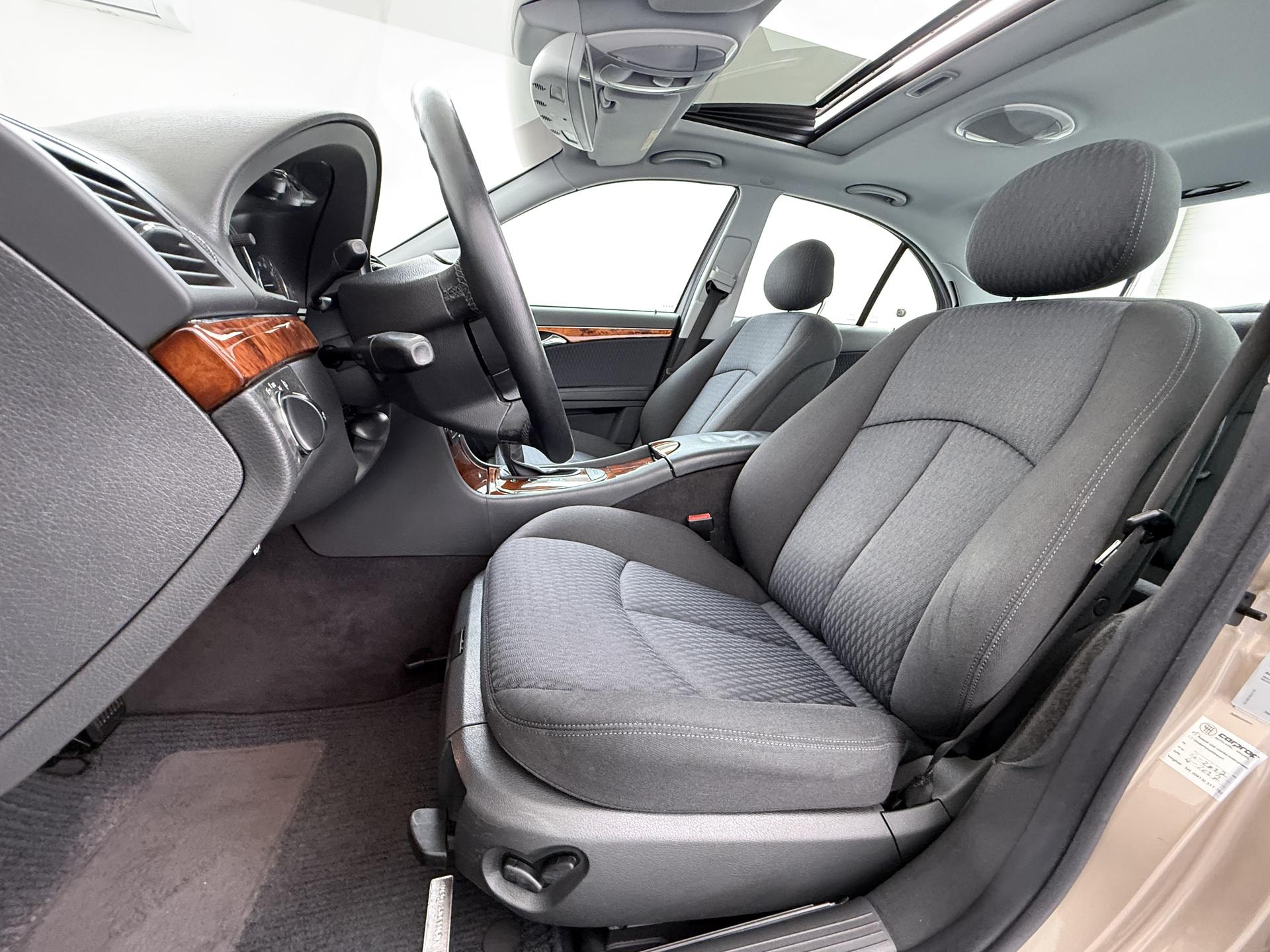 Mercedes-Benz E-klasse 240 Classic 13