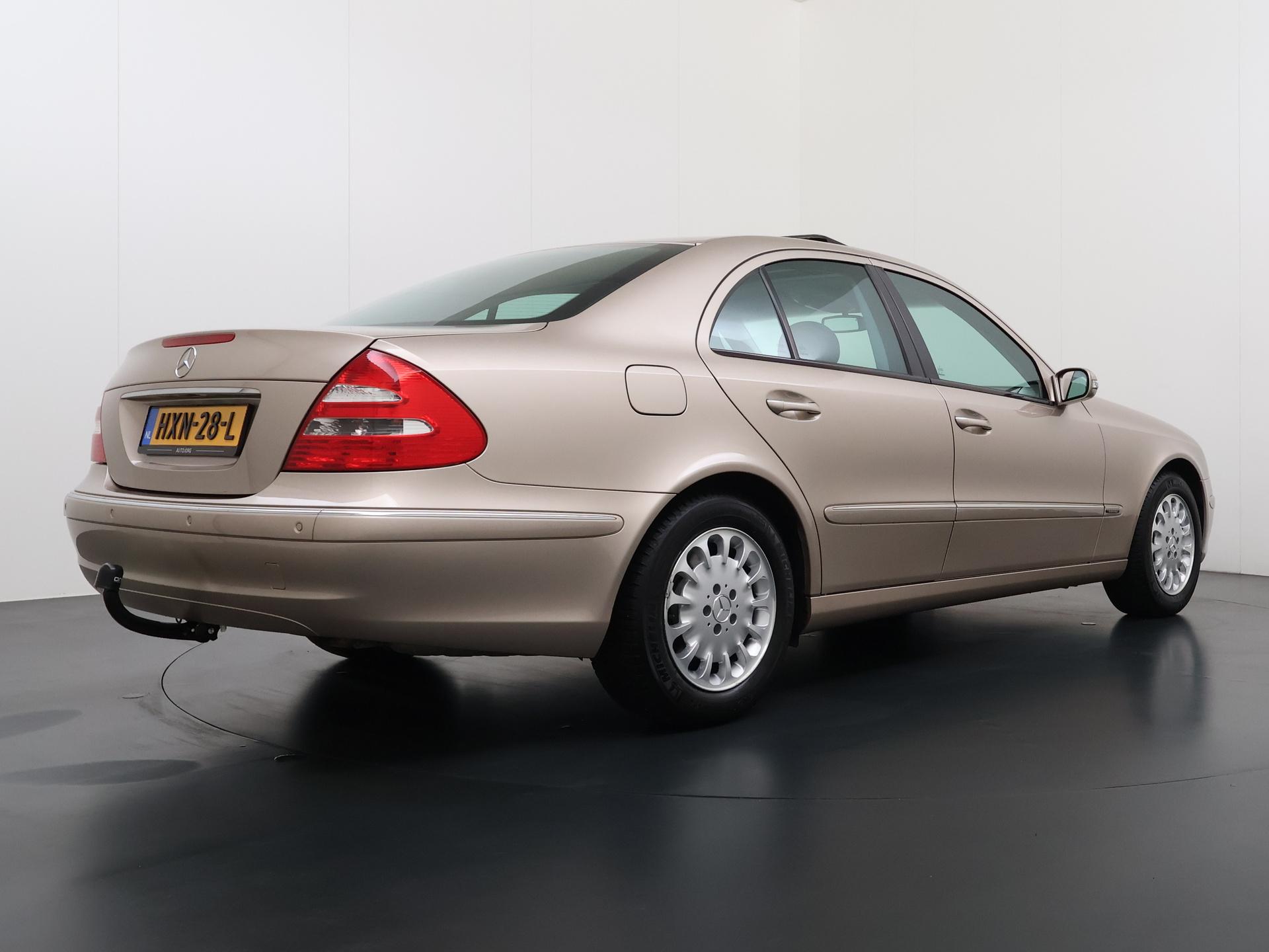 Mercedes-Benz E-klasse 240 Classic 2