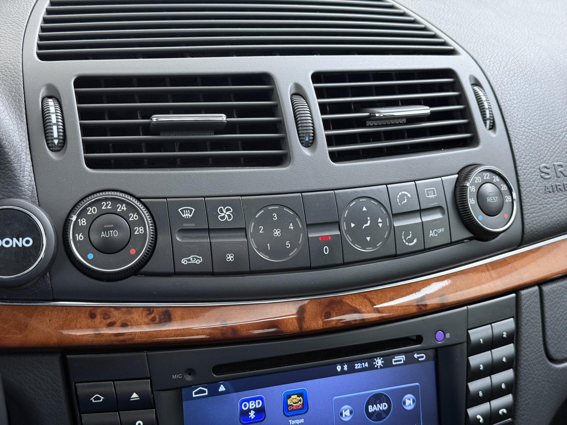 Mercedes-Benz E-klasse 240 Classic 31