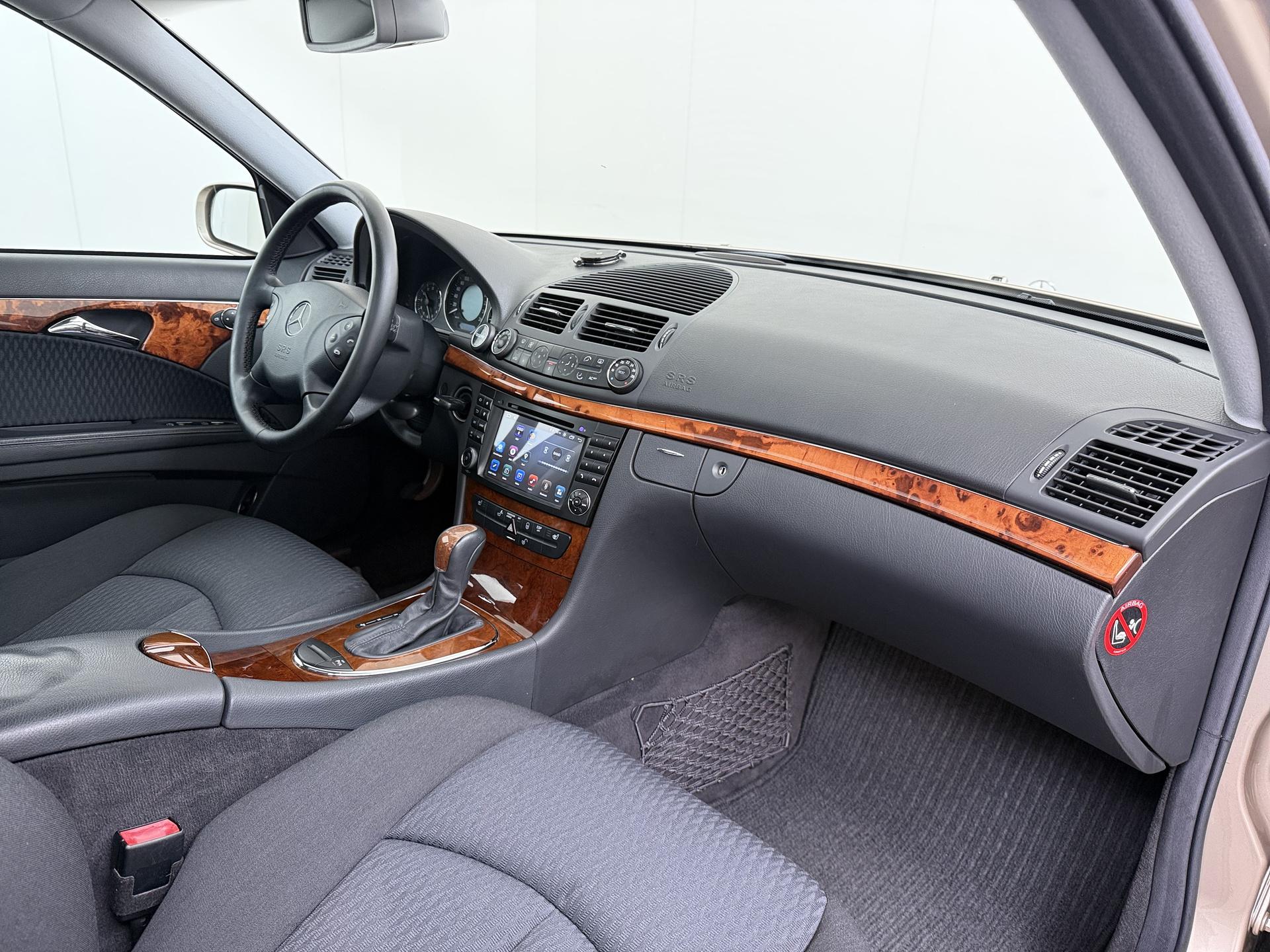 Mercedes-Benz E-klasse 240 Classic 32