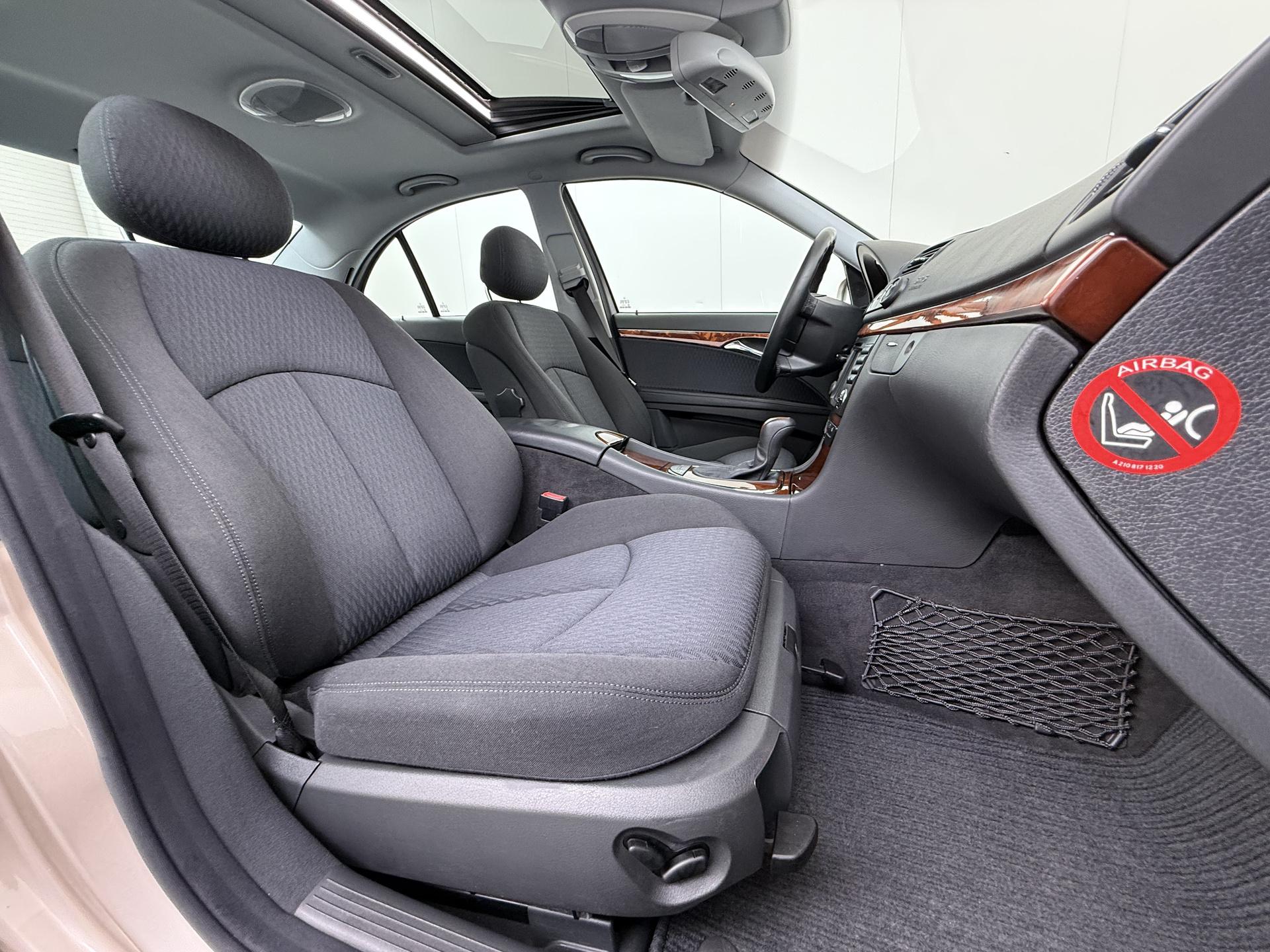 Mercedes-Benz E-klasse 240 Classic 33