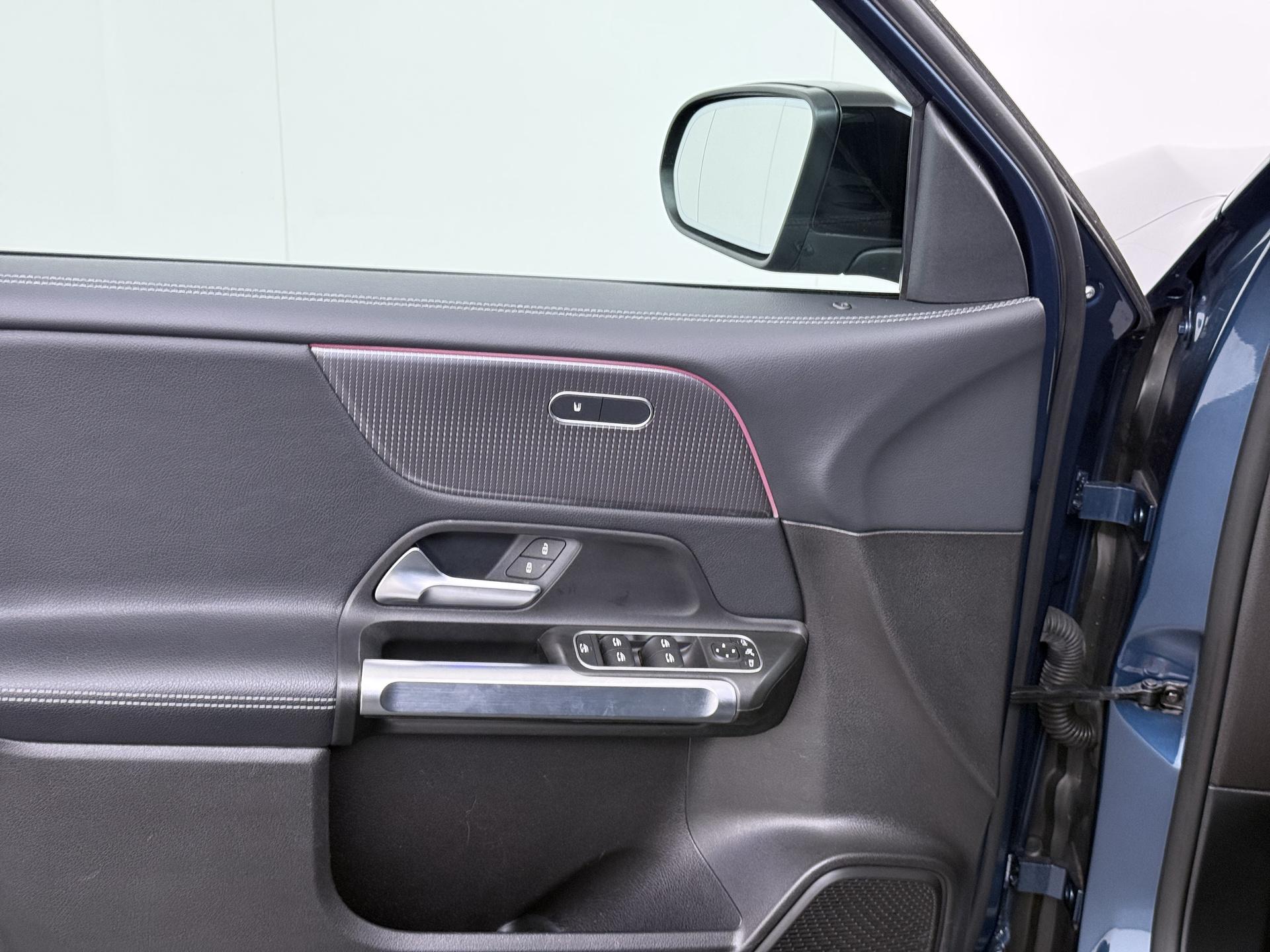 Mercedes-Benz GLB 200 Business Solution AMG 15