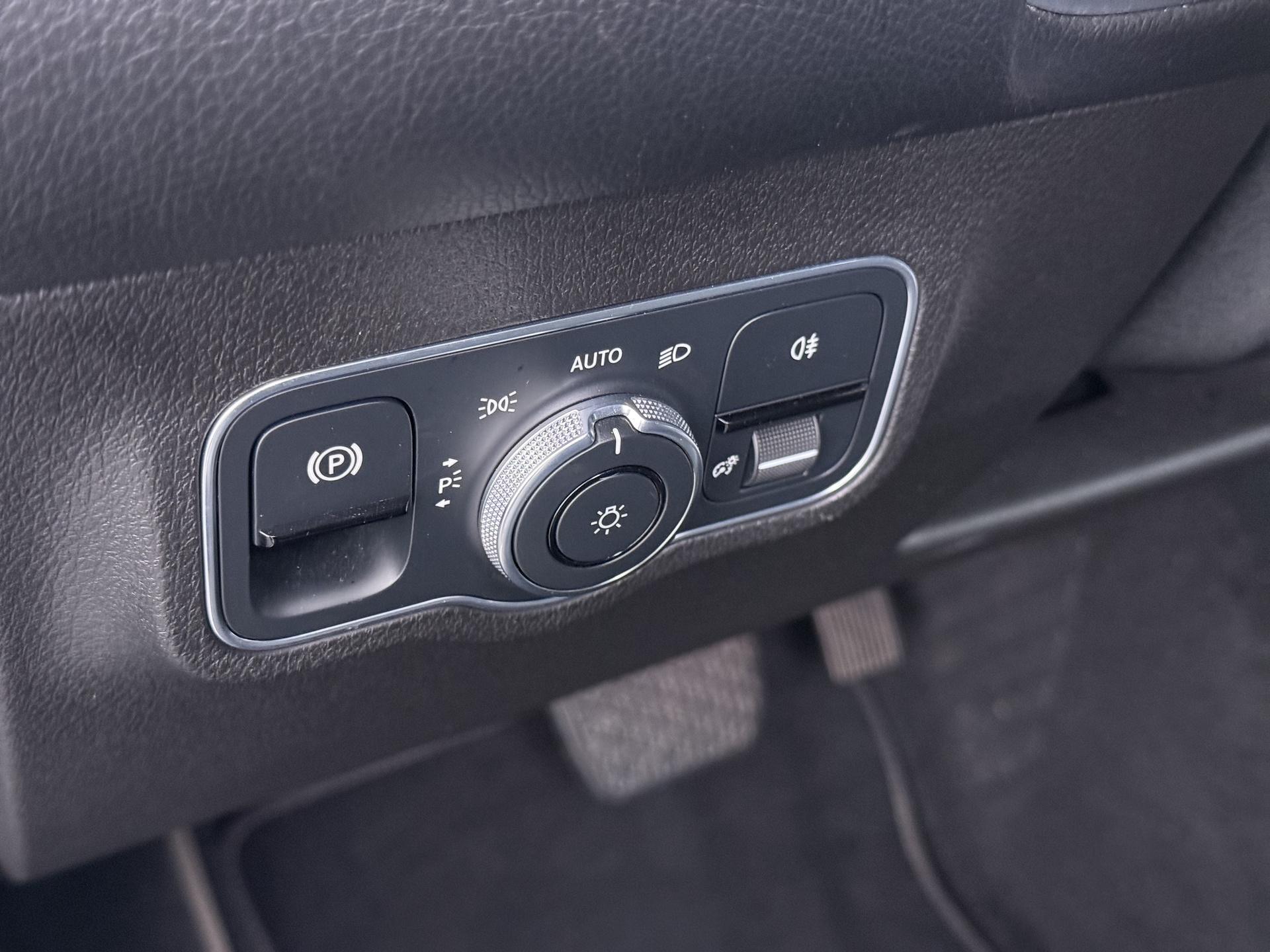 Mercedes-Benz GLB 200 Business Solution AMG 16