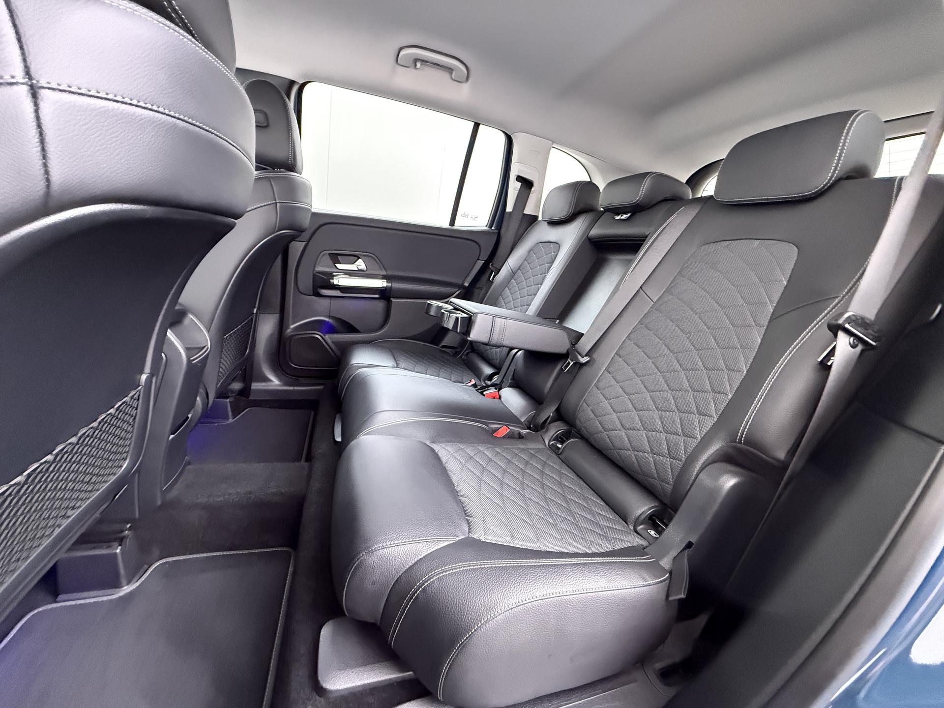 Mercedes-Benz GLB 200 Business Solution AMG 18