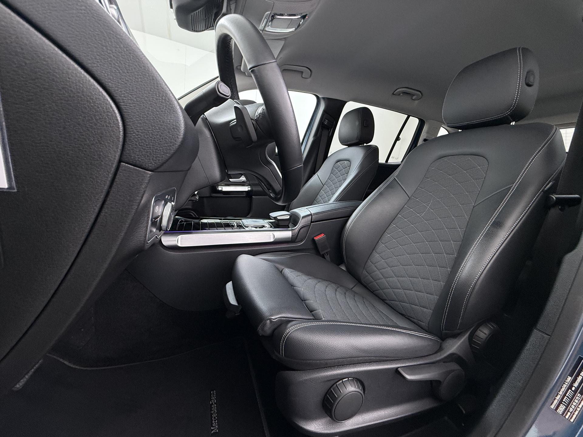 Mercedes-Benz GLB 200 Business Solution AMG 6