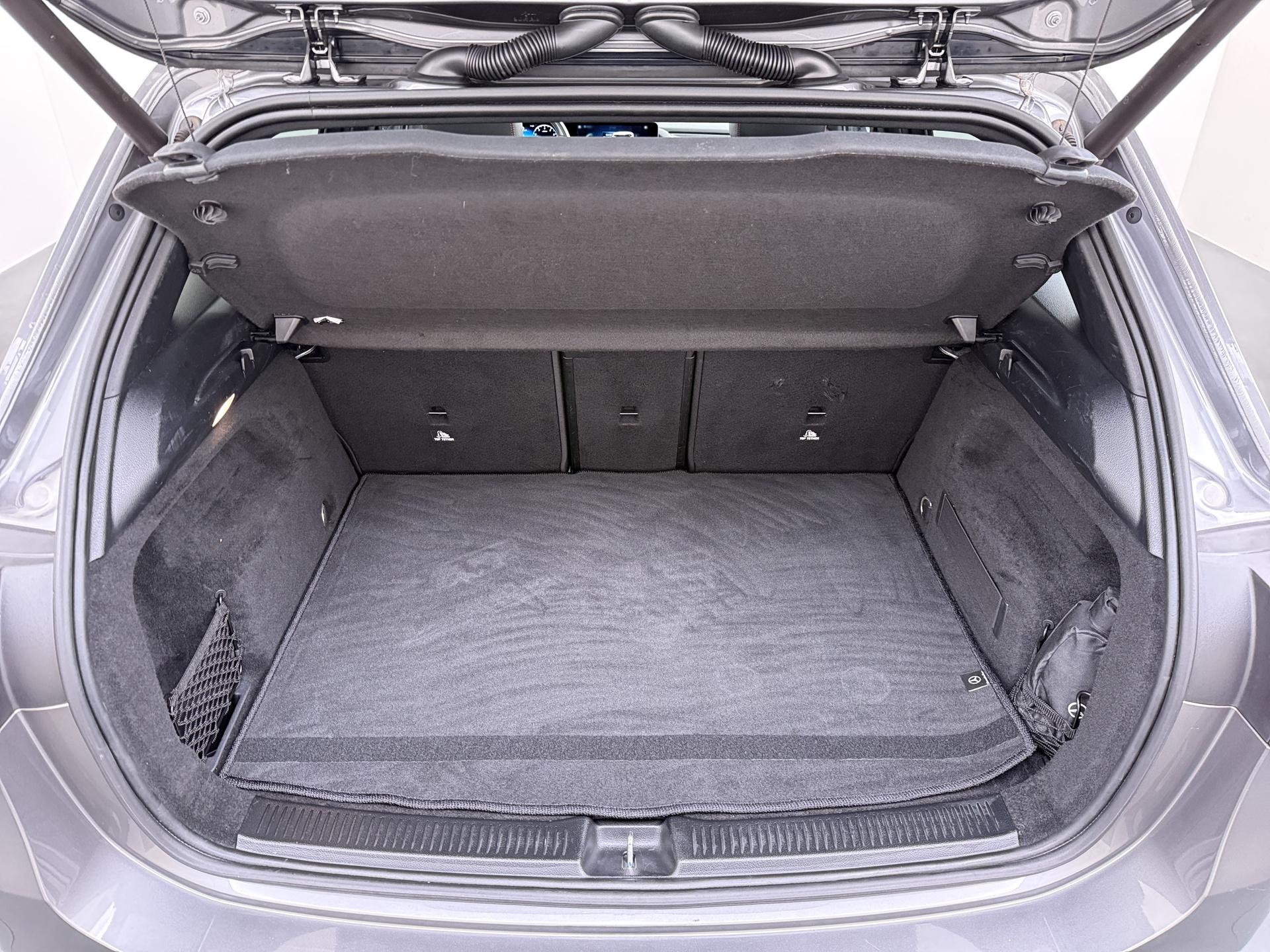 Mercedes-Benz B-klasse 180 Business Solution AMG 17