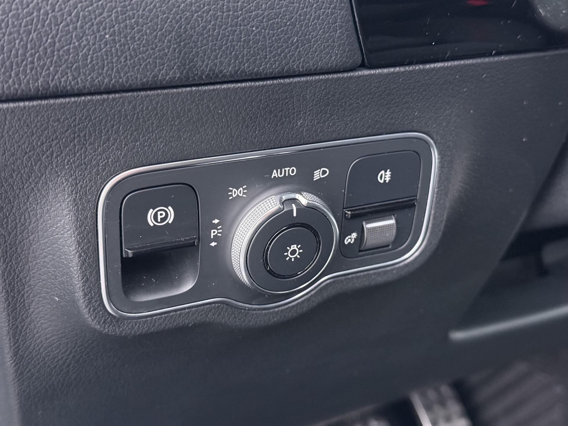 Mercedes-Benz B-klasse 180 Business Solution AMG 25