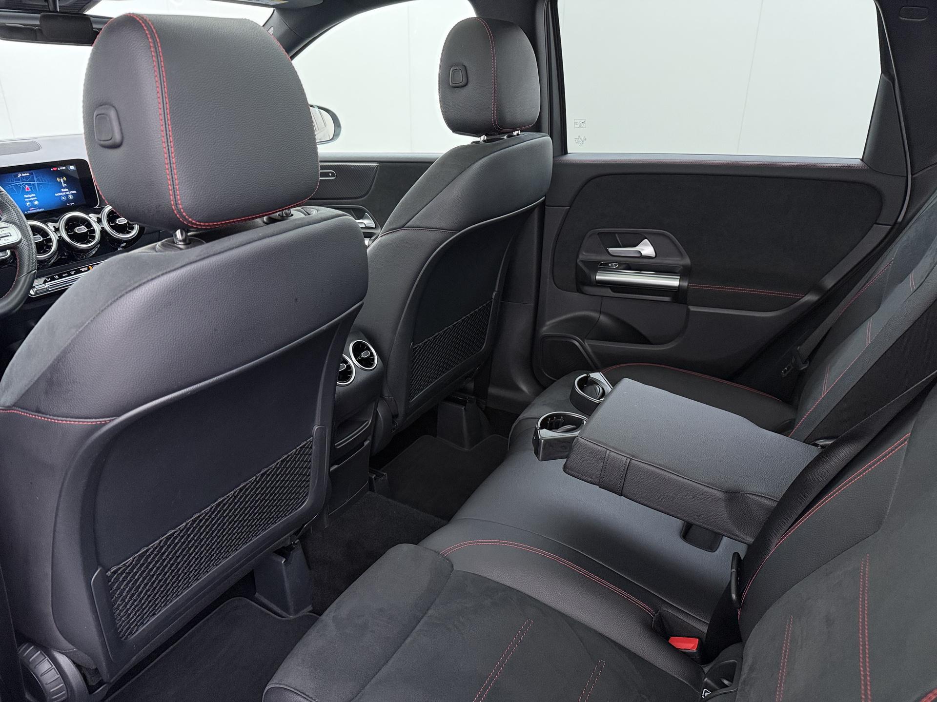 Mercedes-Benz B-klasse 180 Business Solution AMG 26