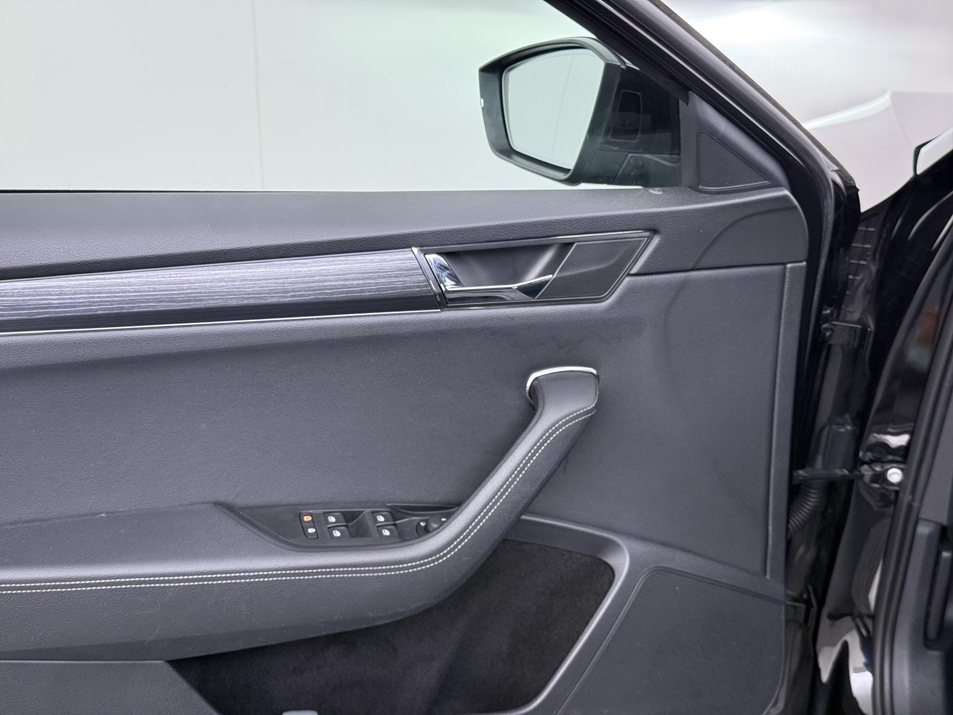 Skoda Superb Combi 1.4 TSI iV Business Edition Plus 19