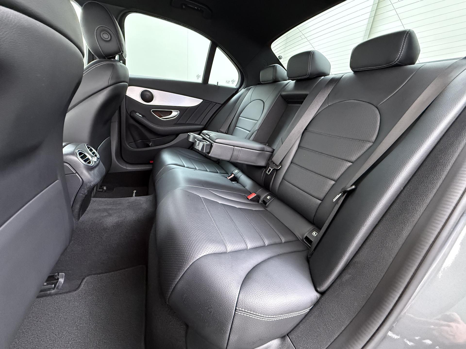 Mercedes-Benz C-klasse 180 Business Solution AMG 17