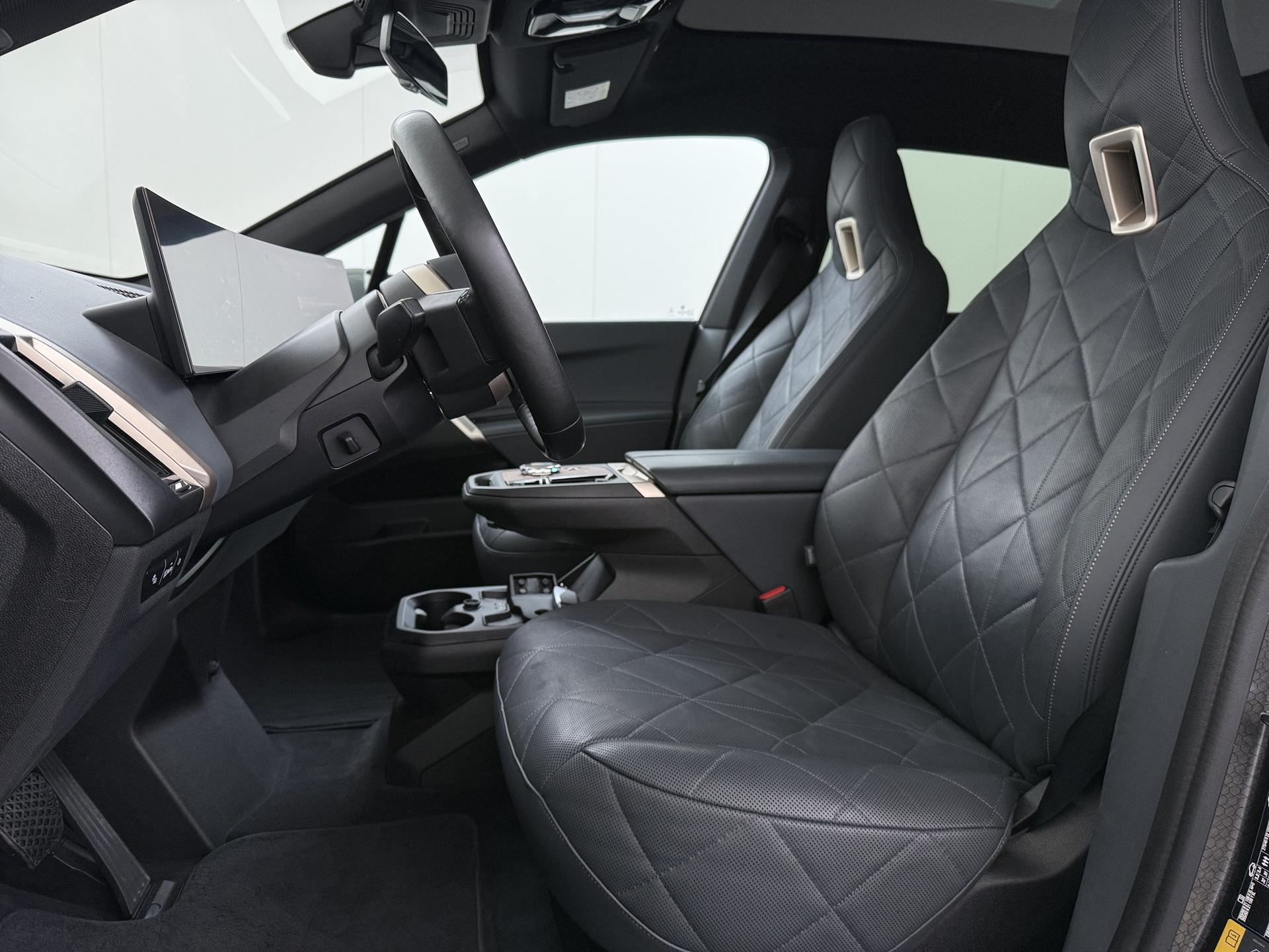 BMW iX xDrive40 High Executive 77 kWh 16