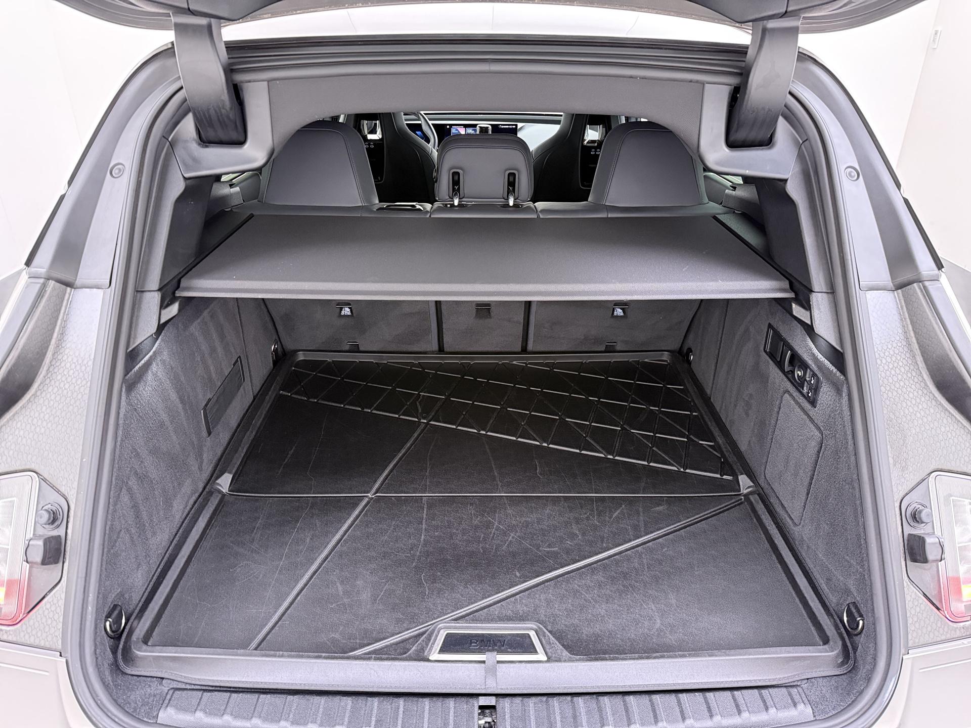 BMW iX xDrive40 High Executive 77 kWh 7