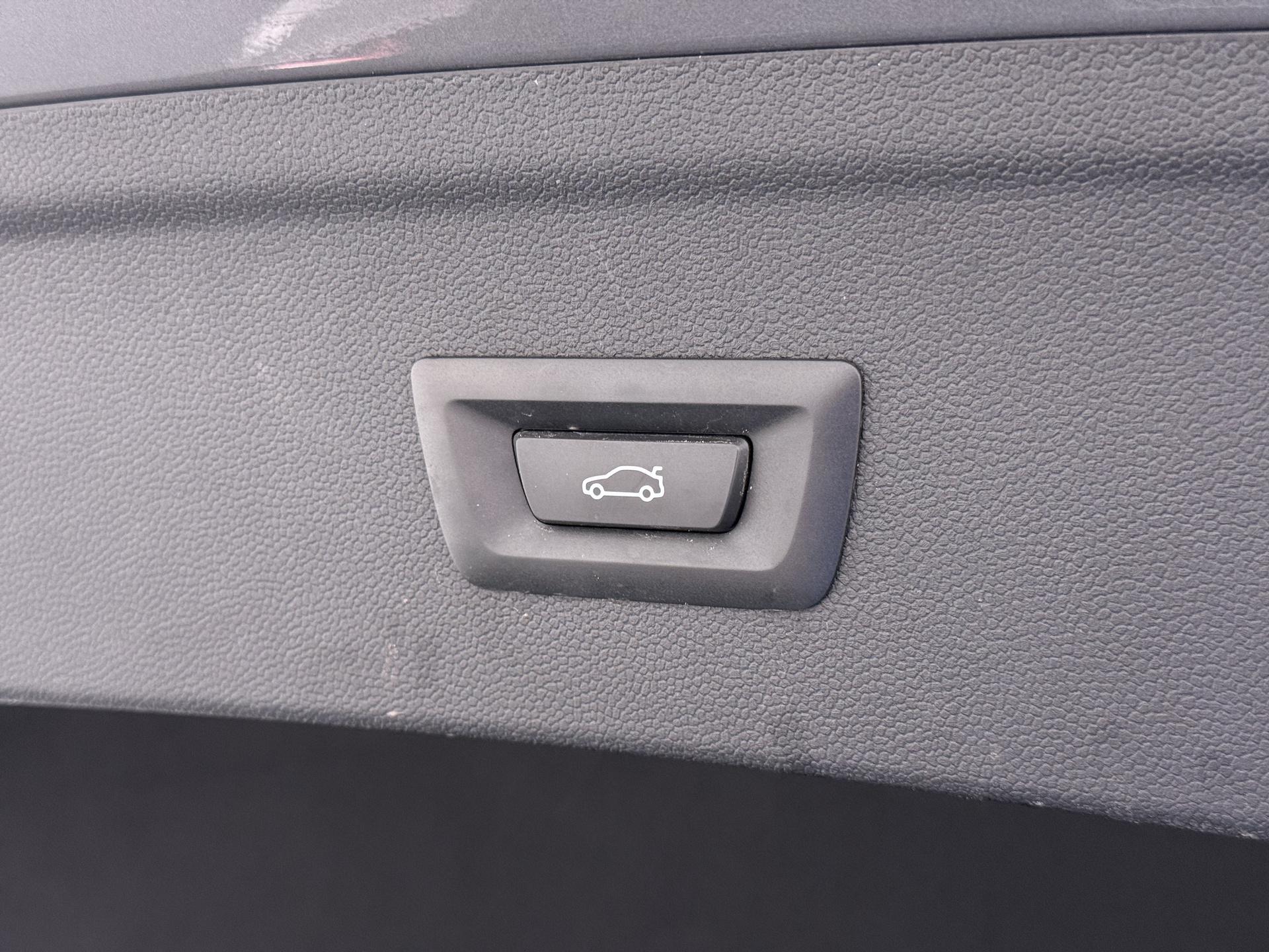 BMW iX xDrive40 High Executive 77 kWh 9