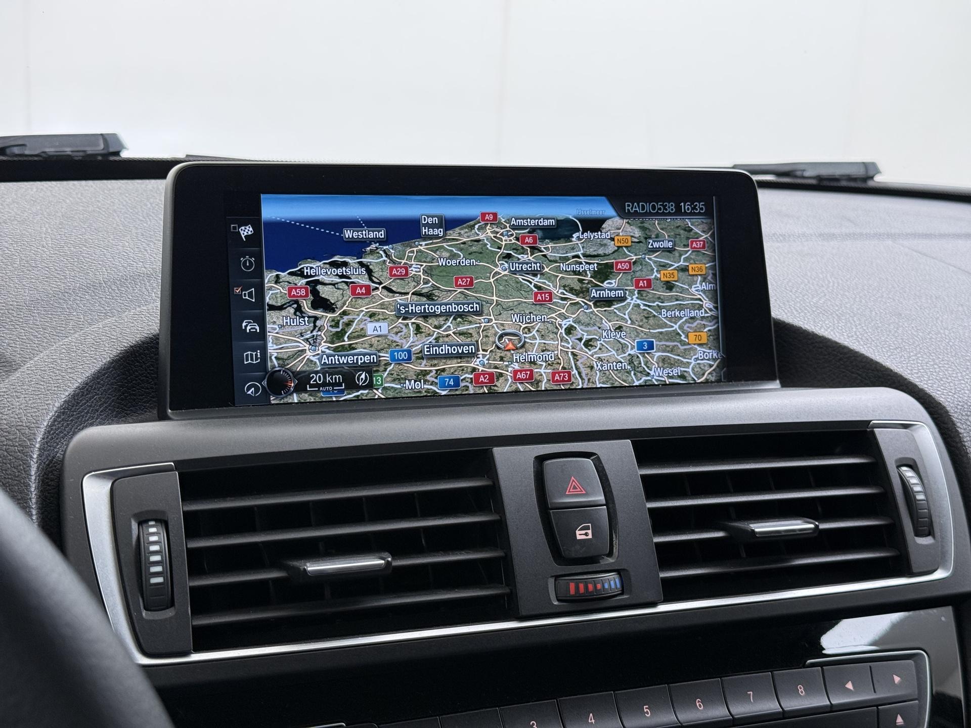 BMW 1-serie 118i Centennial Executive 28