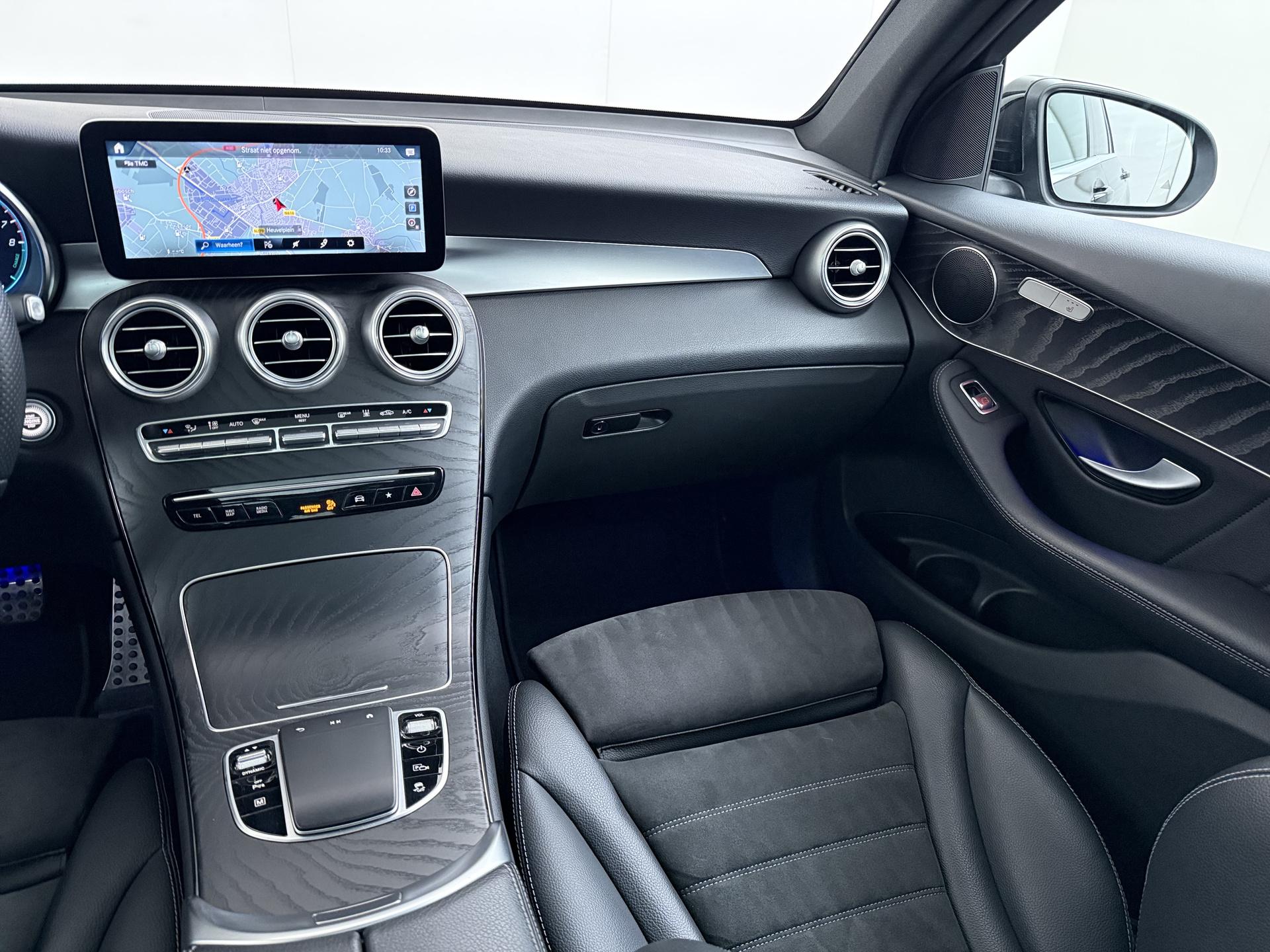 Mercedes-Benz GLC-klasse 300e 4MATIC AMG Line 32