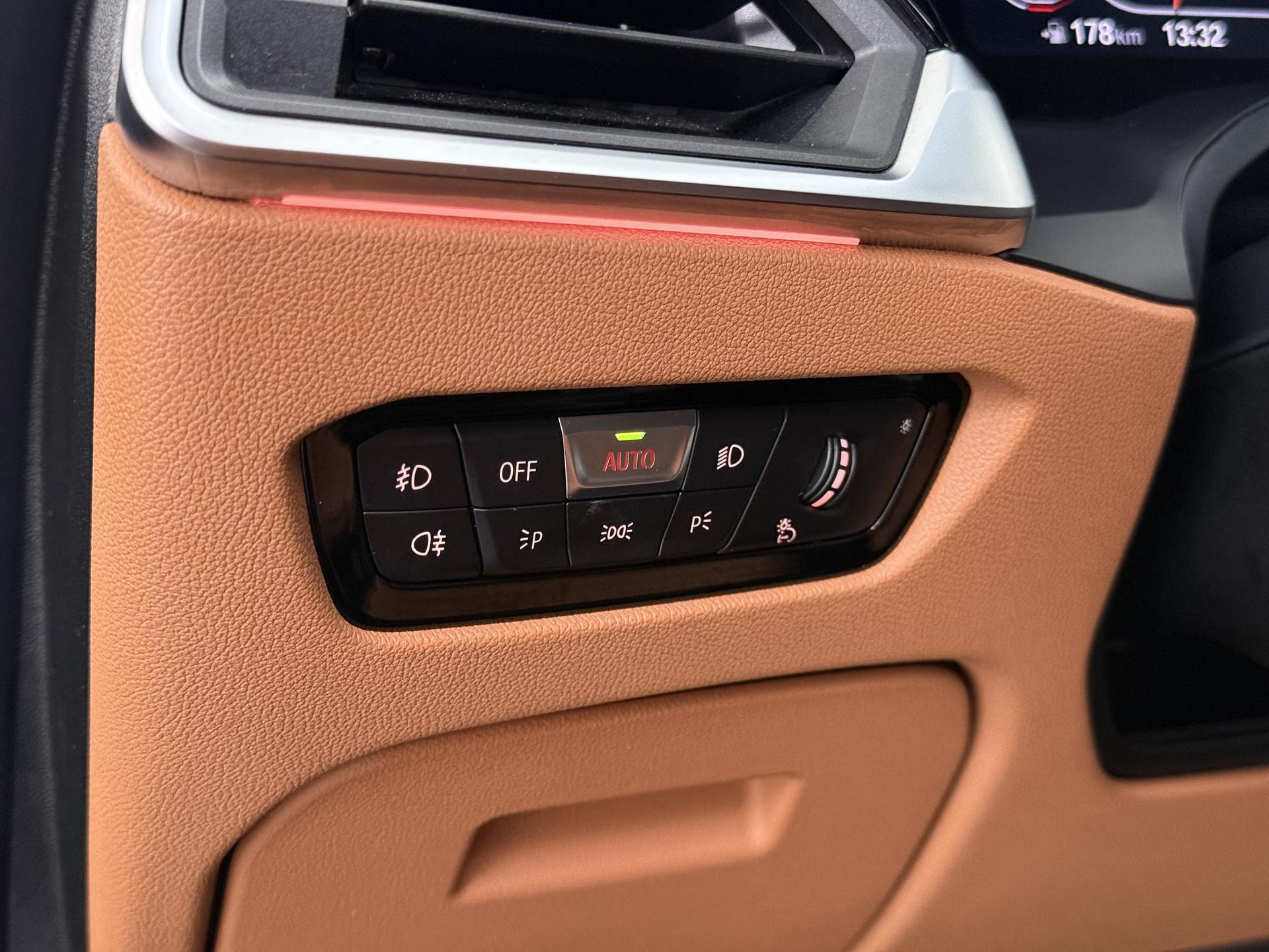 BMW 3-serie 330i High Executive Edition 14