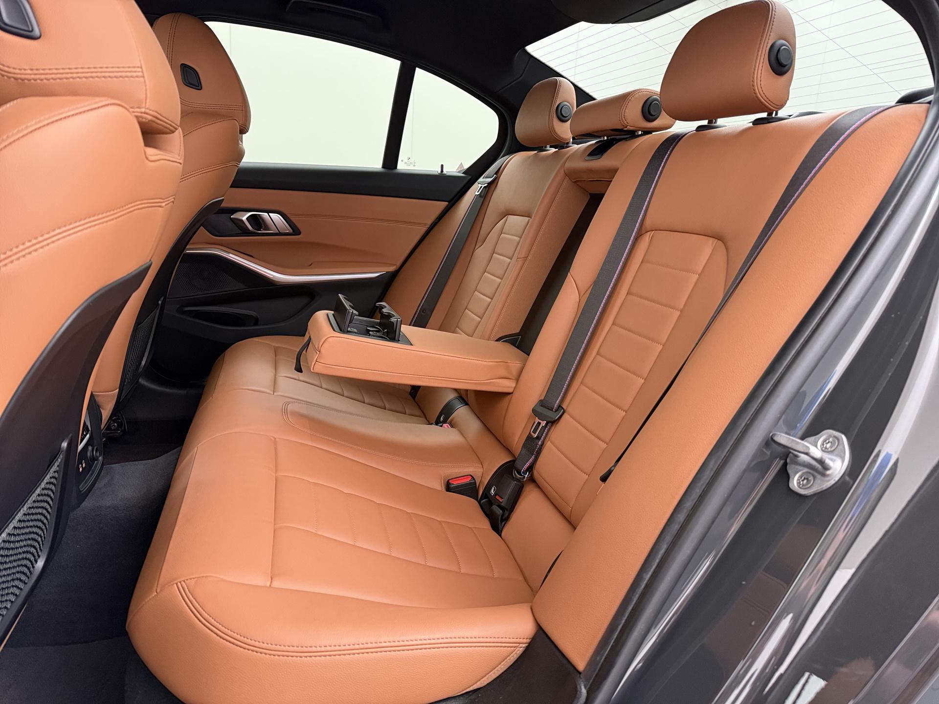 BMW 3-serie 330i High Executive Edition 16