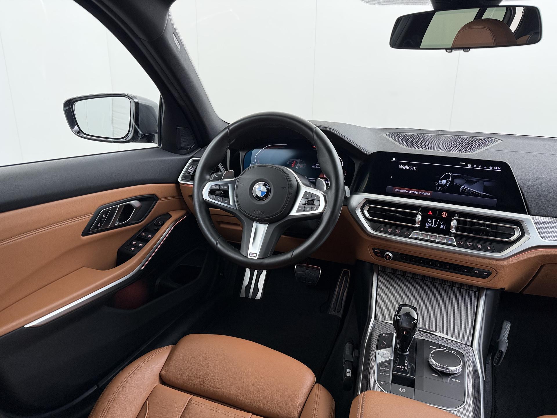 BMW 3-serie 330i High Executive Edition 19