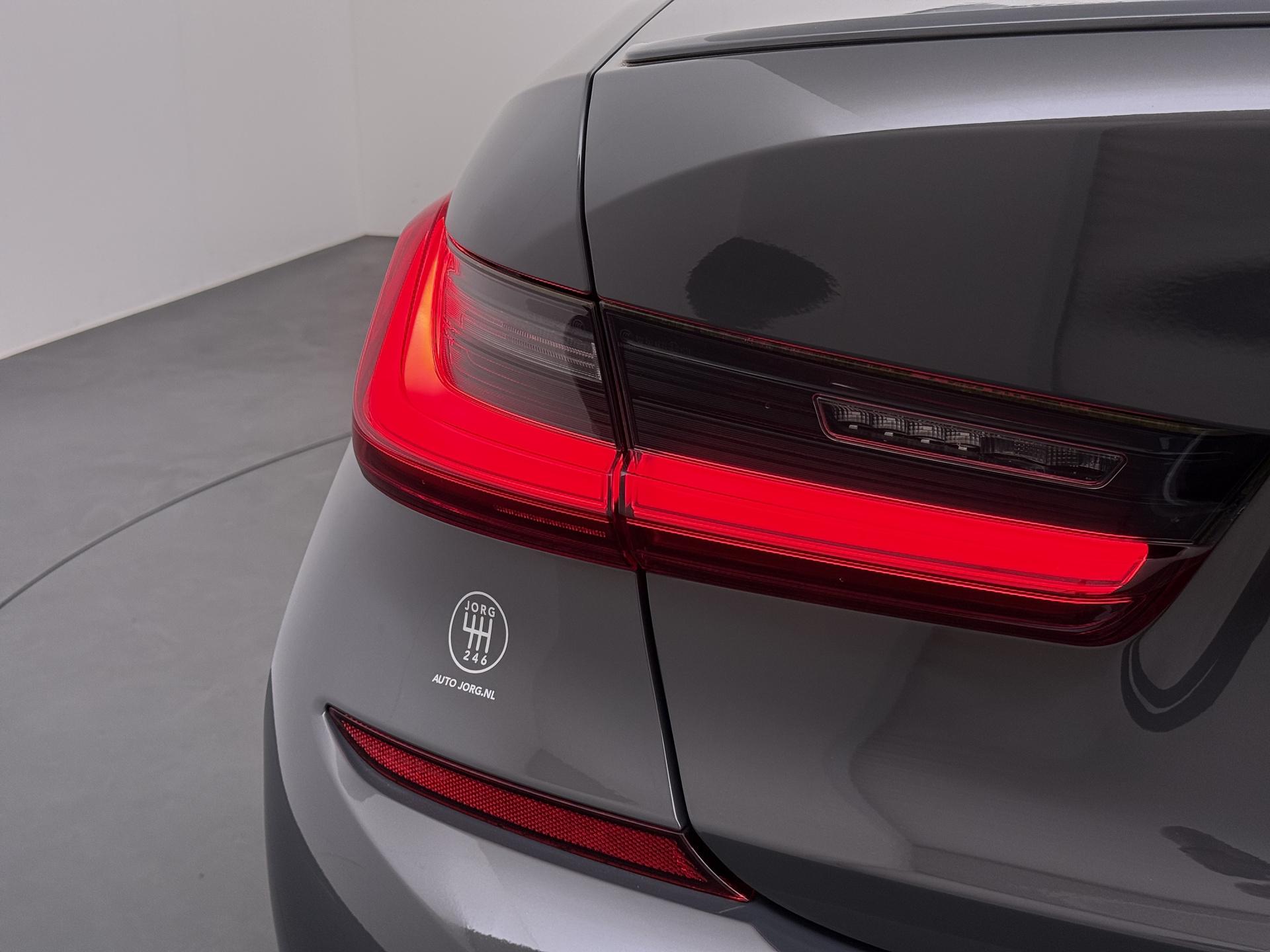 BMW 3-serie 330i High Executive Edition 4