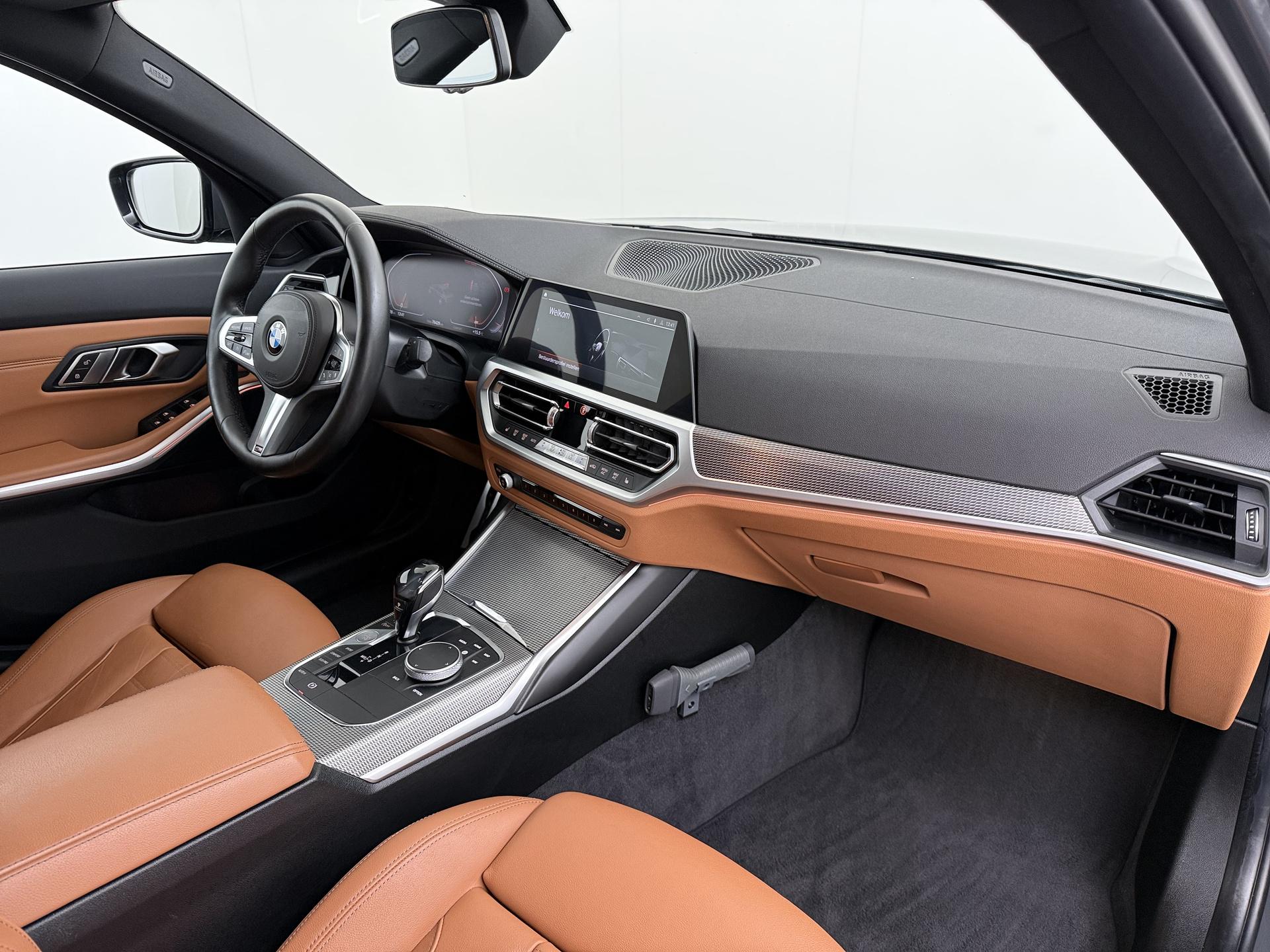 BMW 3-serie 330i High Executive Edition 41