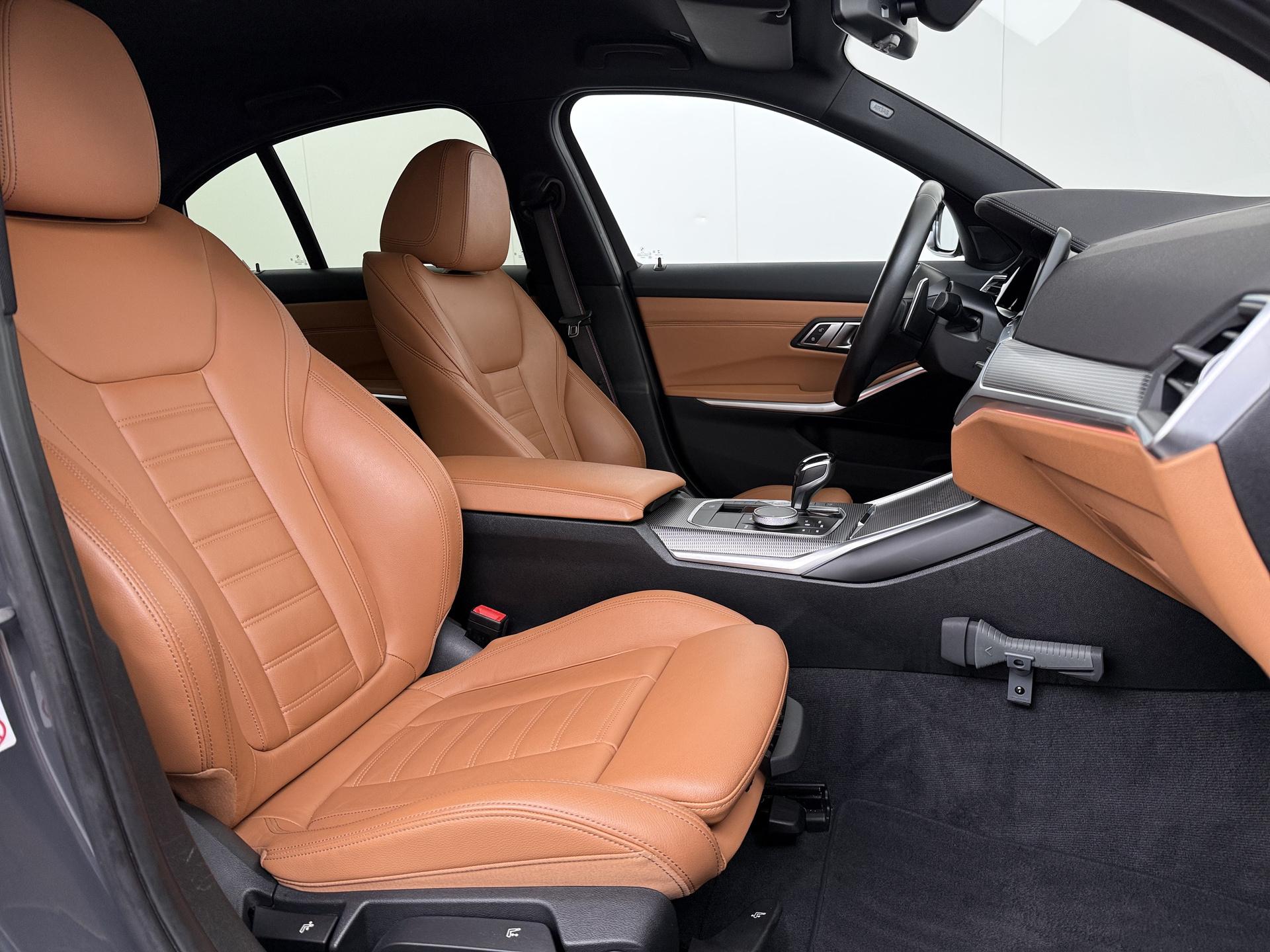 BMW 3-serie 330i High Executive Edition 42