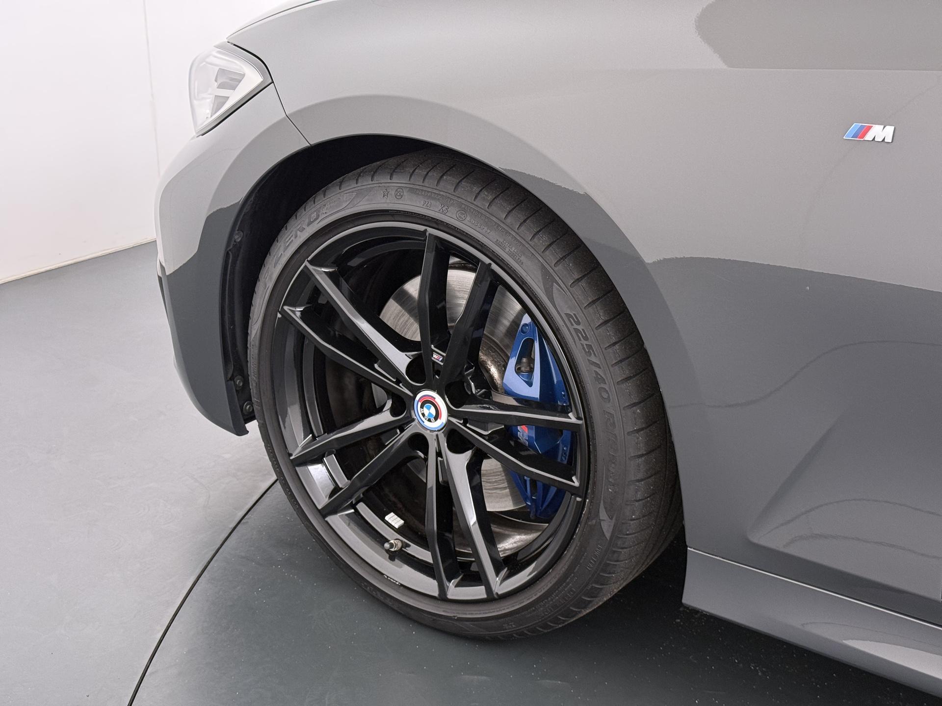 BMW 3-serie 330i High Executive Edition 8