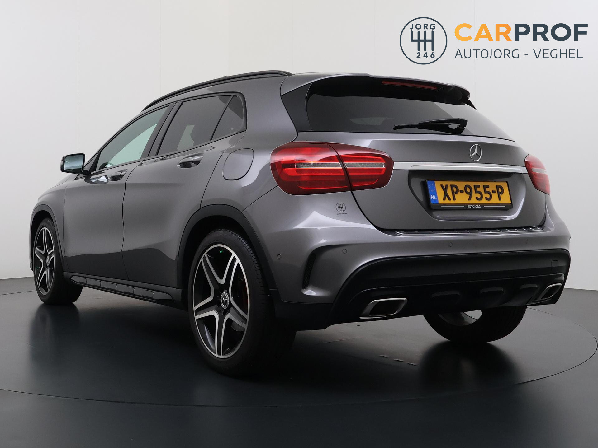 Mercedes-Benz GLA-klasse 180 Business Solution AMG Night Upgrade 1