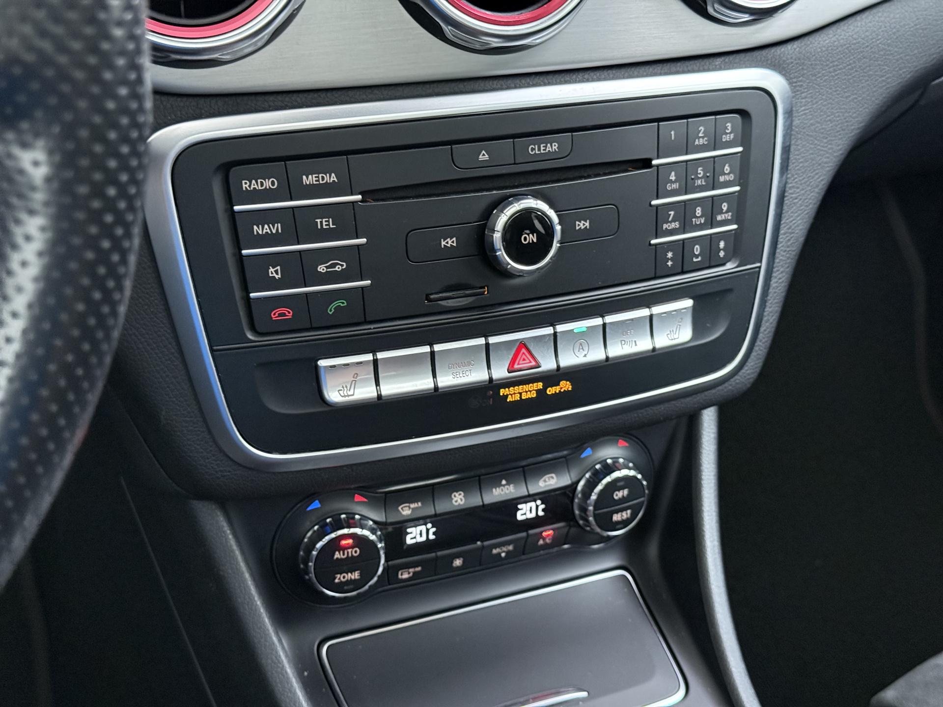 Mercedes-Benz GLA-klasse 180 Business Solution AMG Night Upgrade 31