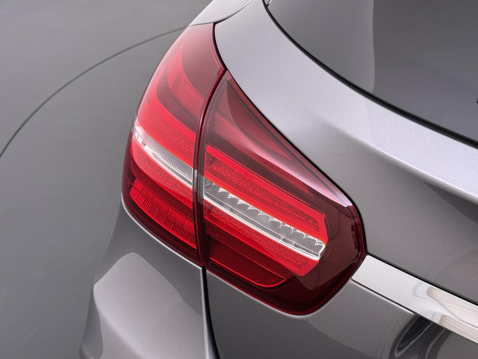 Mercedes-Benz GLA-klasse 180 Business Solution AMG Night Upgrade 4