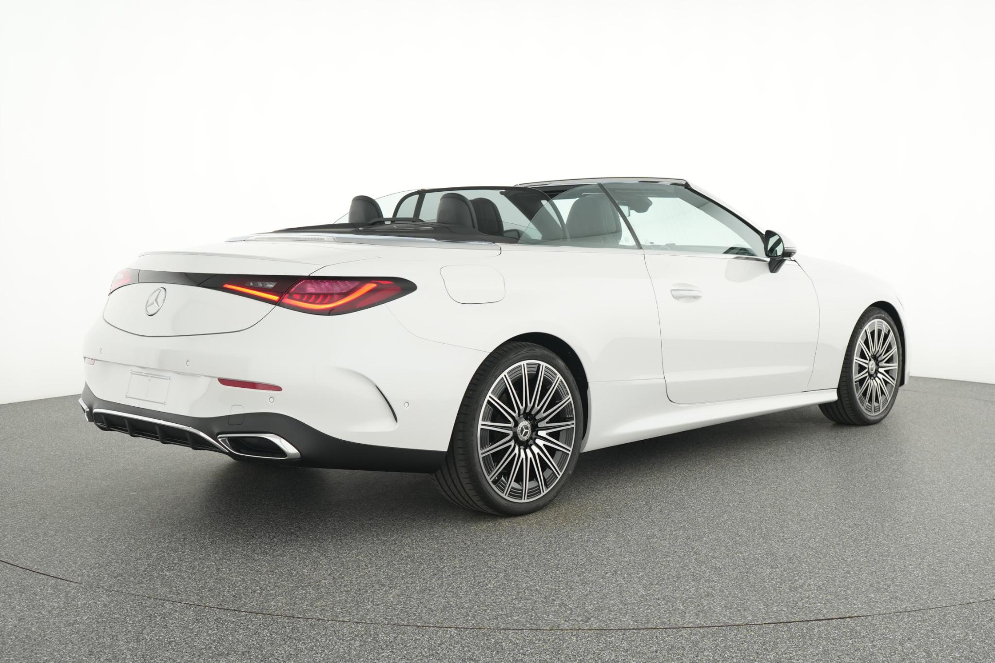 Mercedes-Benz CLE Cabriolet 300 4MATIC AMG Line 13