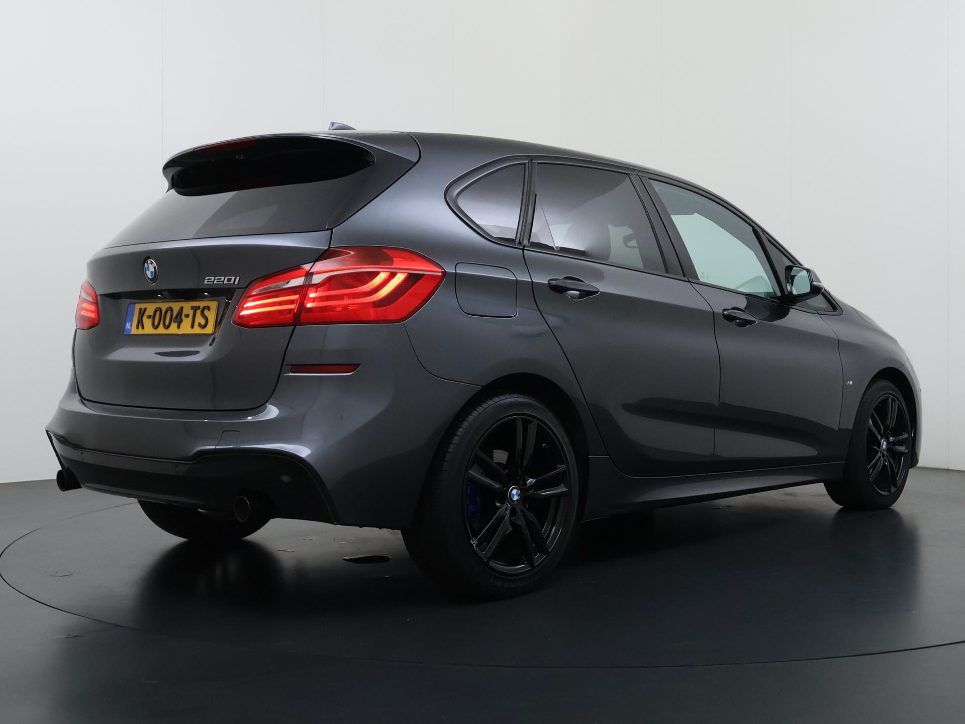 BMW 2-serie Active Tourer 220i High Executive 2