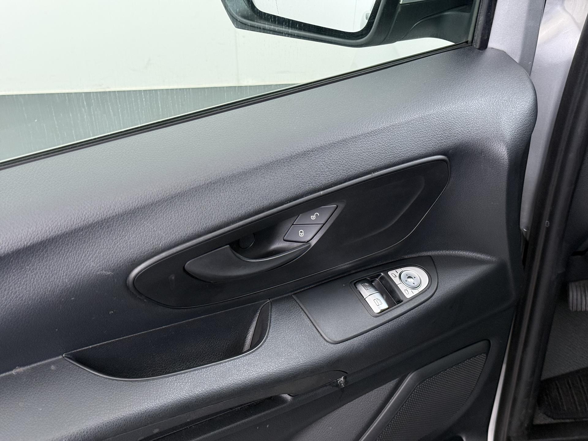Mercedes-Benz Vito 114 CDI Lang DC Comfort Business Ambition 18