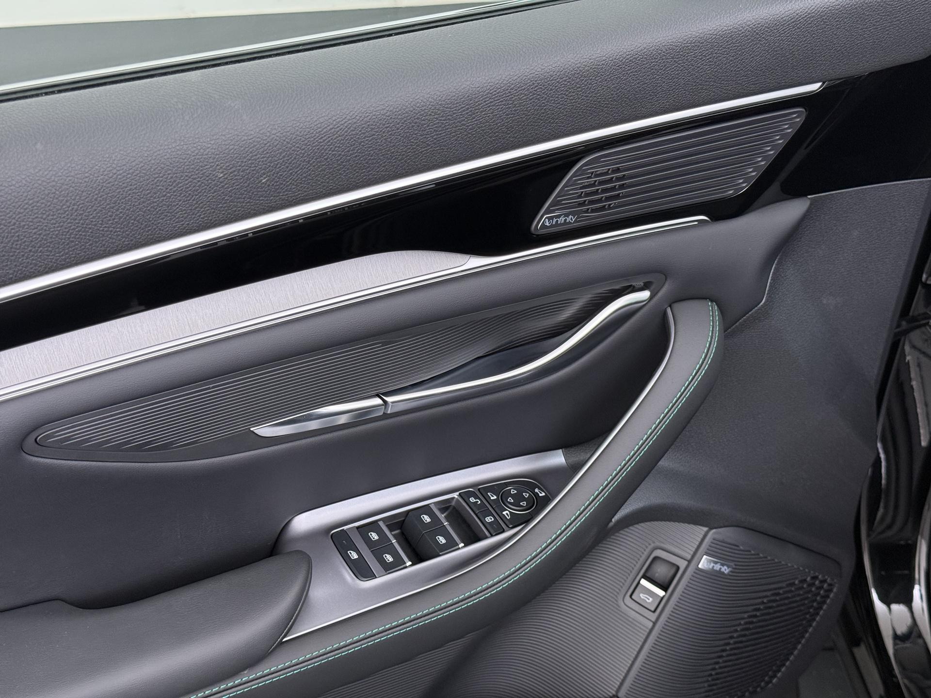 BYD SEAL U 1.5 DM-i FWD Boost 11