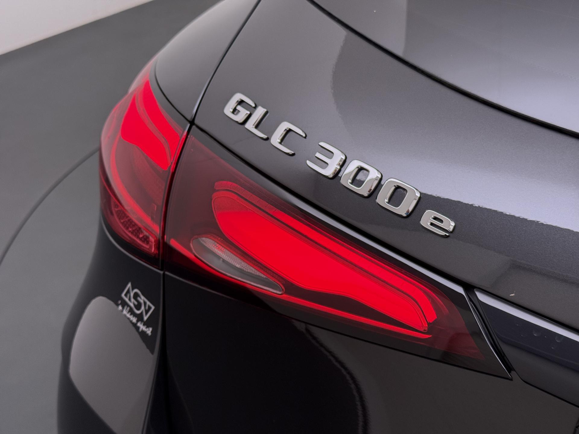 Mercedes-Benz GLC-klasse 300e 4MATIC AMG Line 17